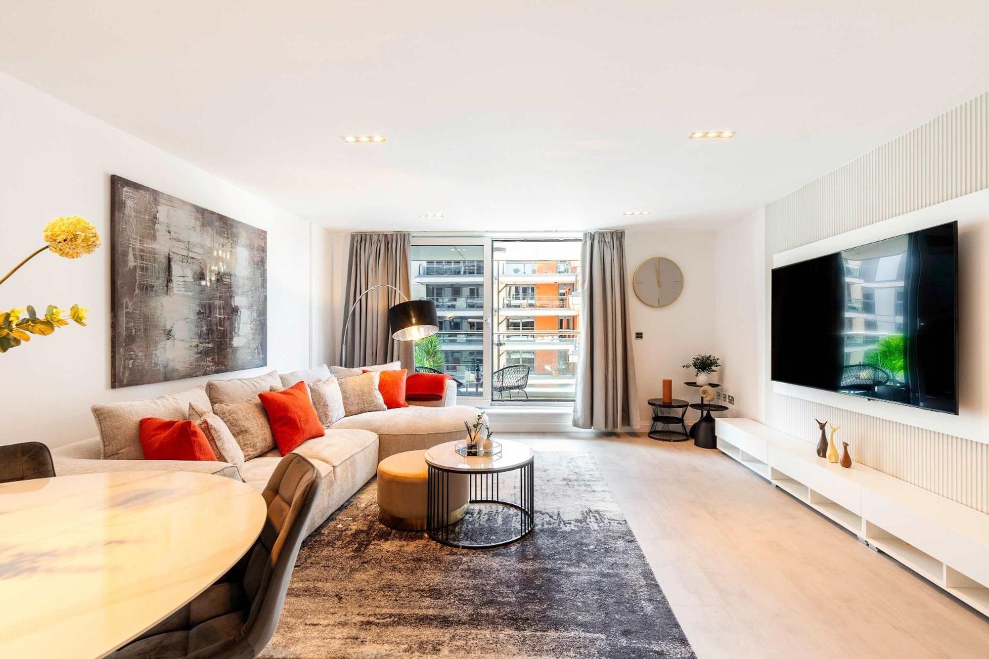 Italian Elegance In Riverside Battersea Apartment *