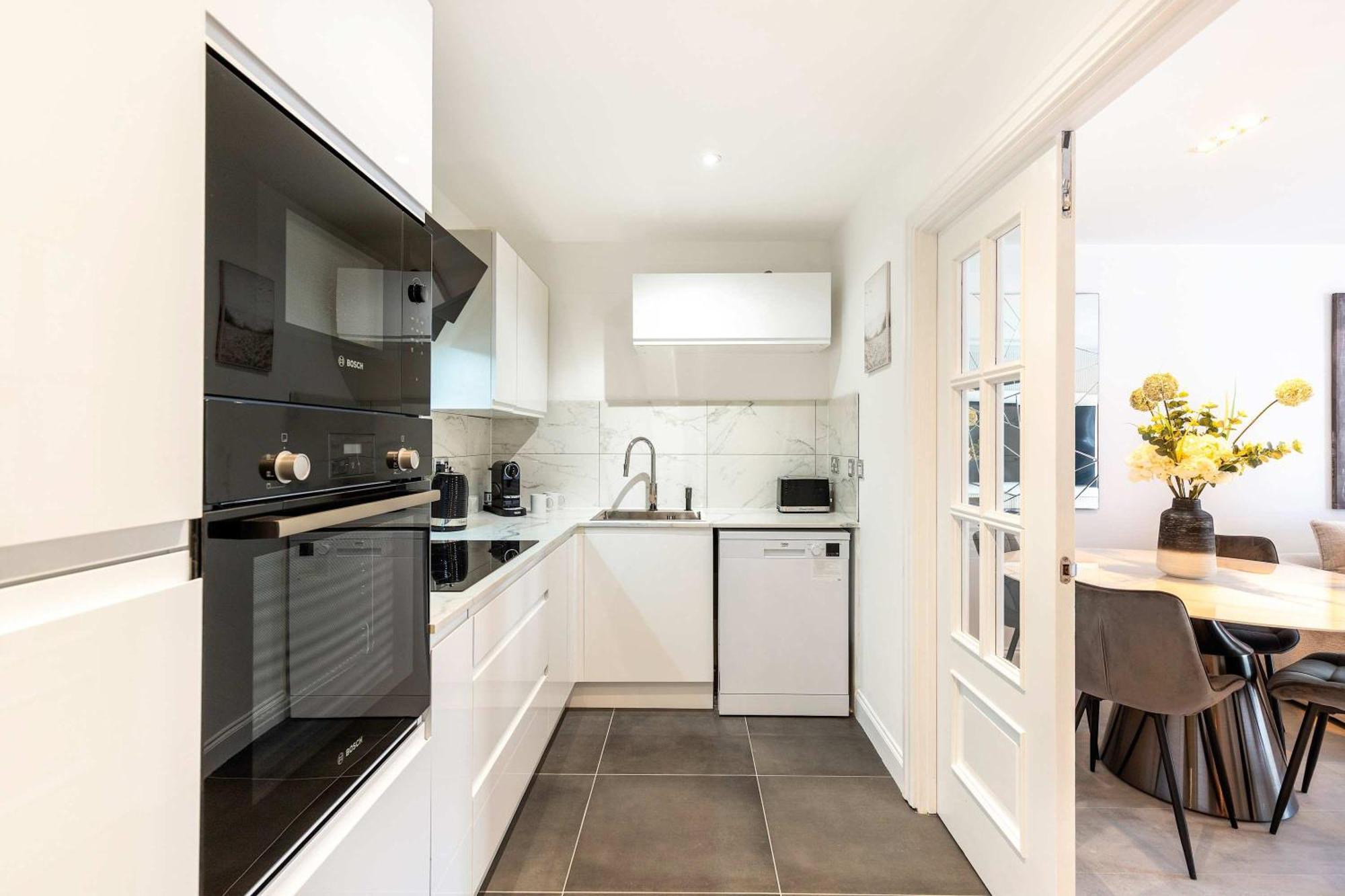 Italian Elegance In Riverside Battersea Apartment London