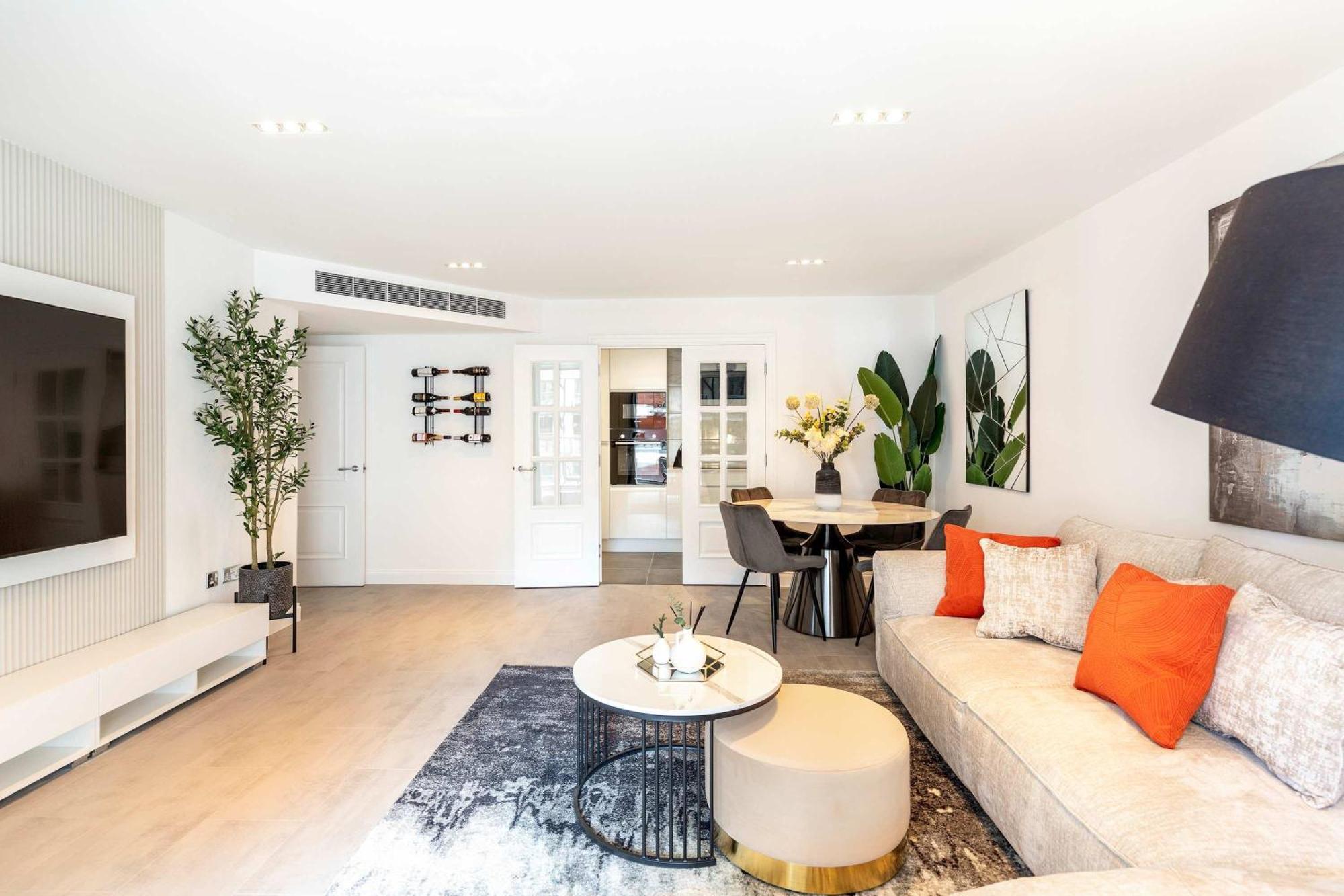 Italian Elegance In Riverside Battersea Apartment London