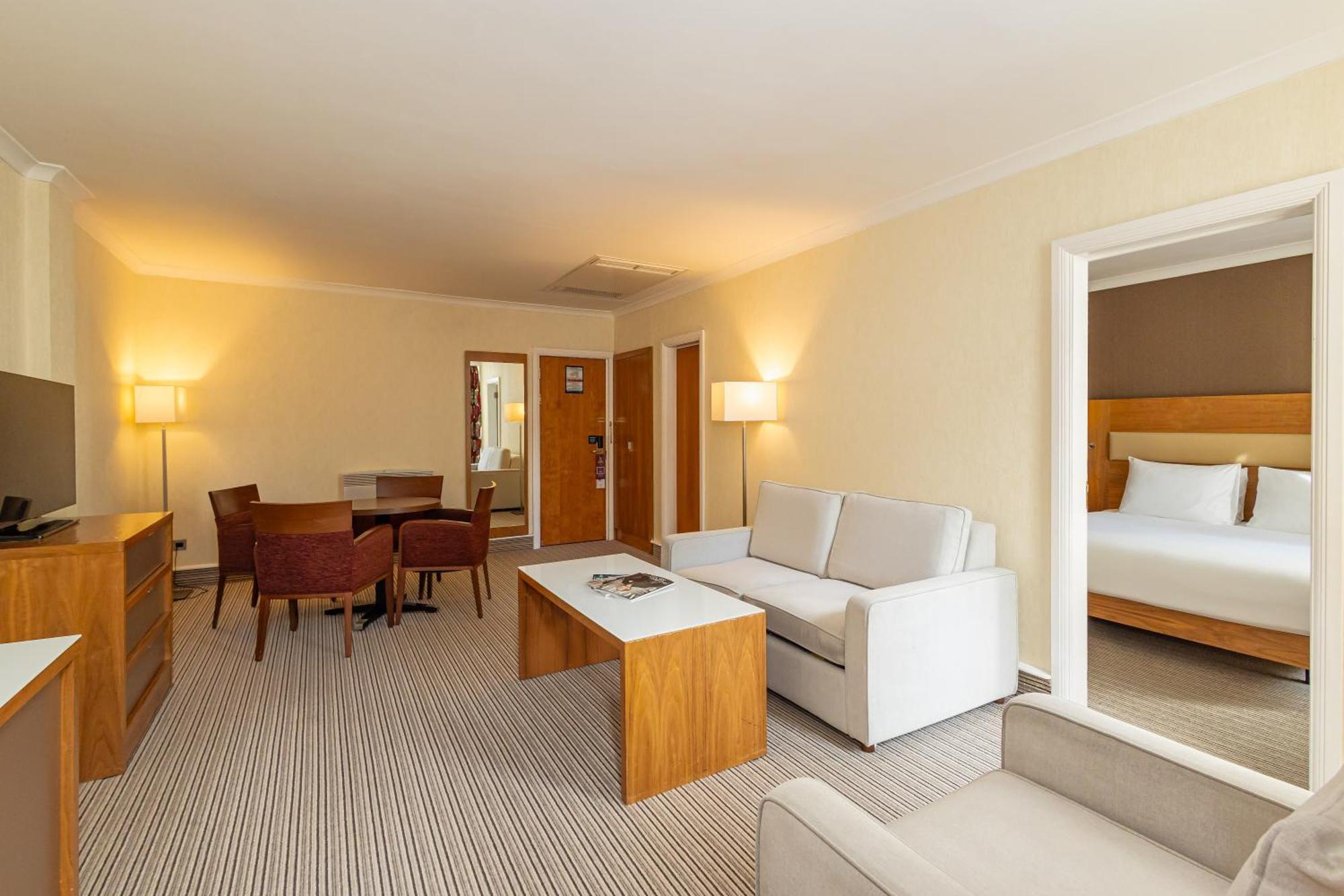 Hilton Olympia 4*