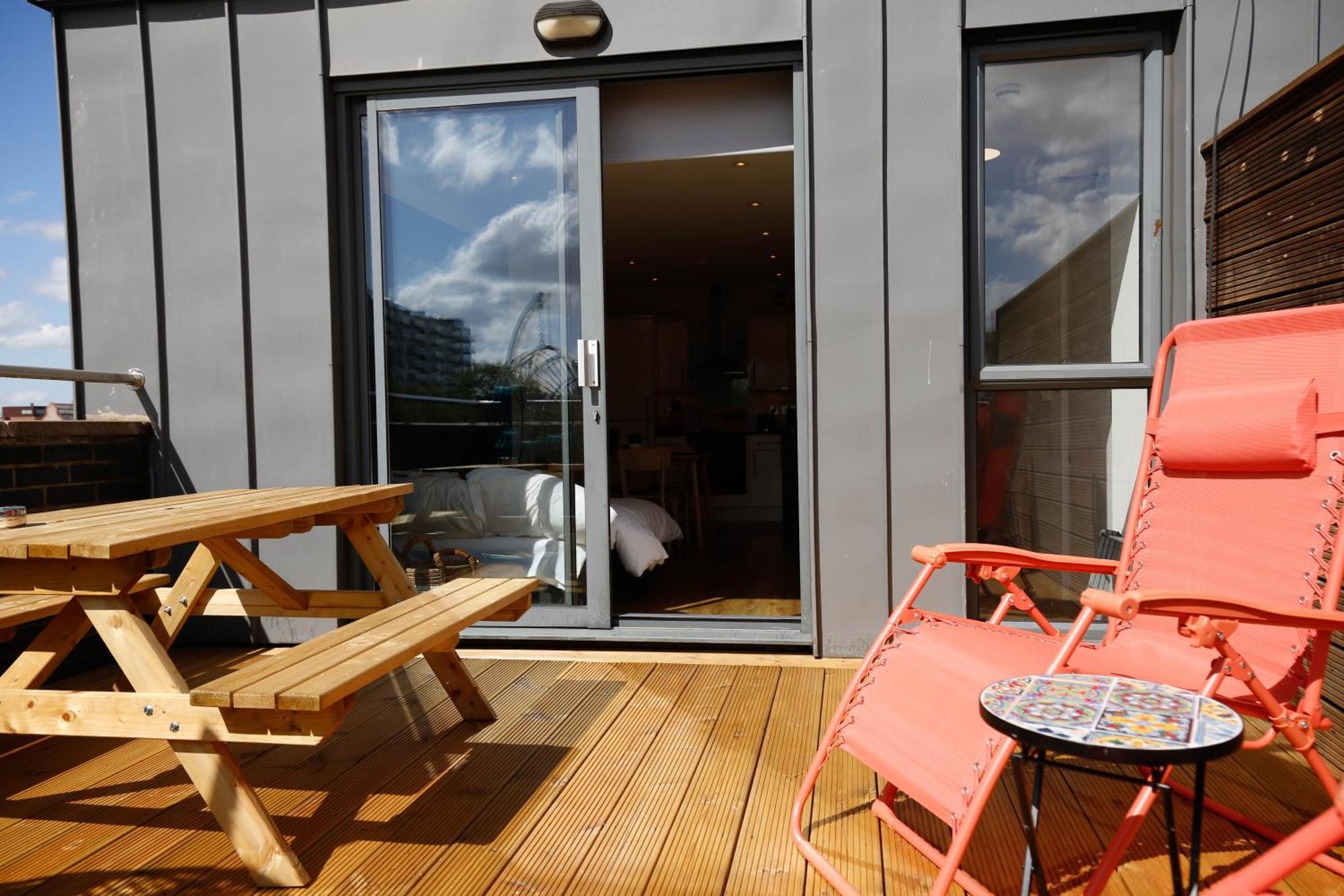 Leilighet New Luxury In Location Next To Shops, Cafes, Bars & Metro *