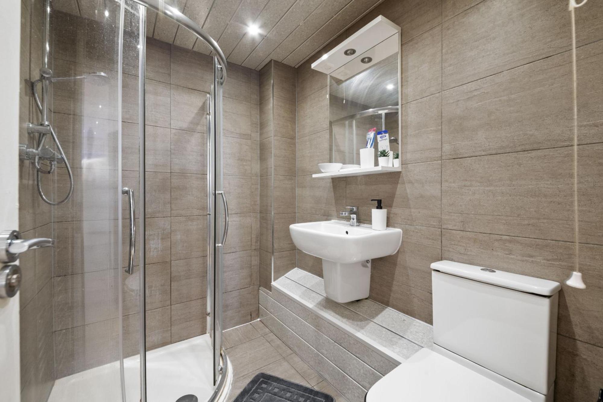 2 Bdr, Wembley Stadium, Parking, Family Friendly Leilighet London