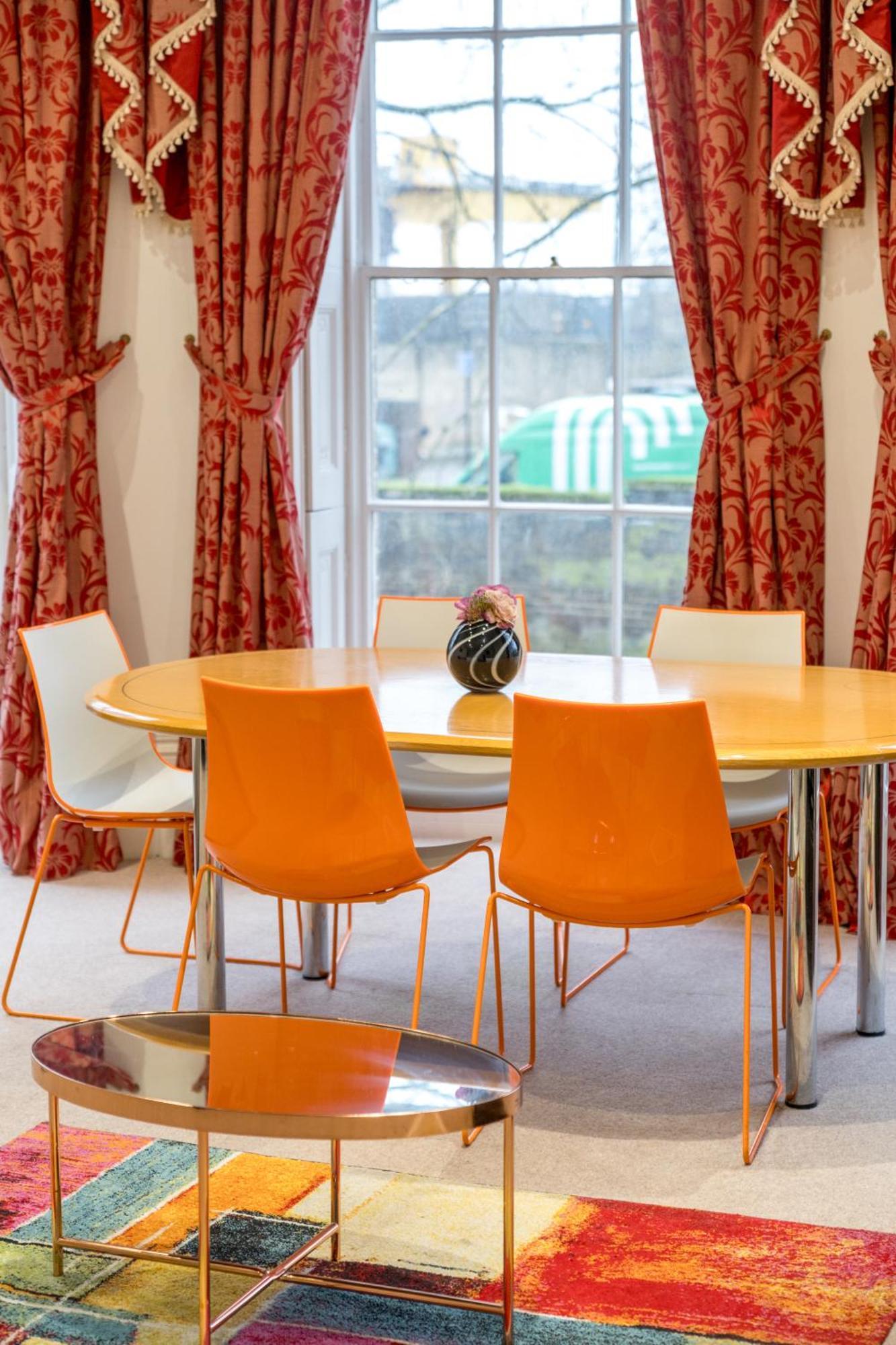 Larger Groups Close To O2 Arena Excel Canary Wharf With Wifi And Parking Within Mins Walk To Drl & Jubilee Line