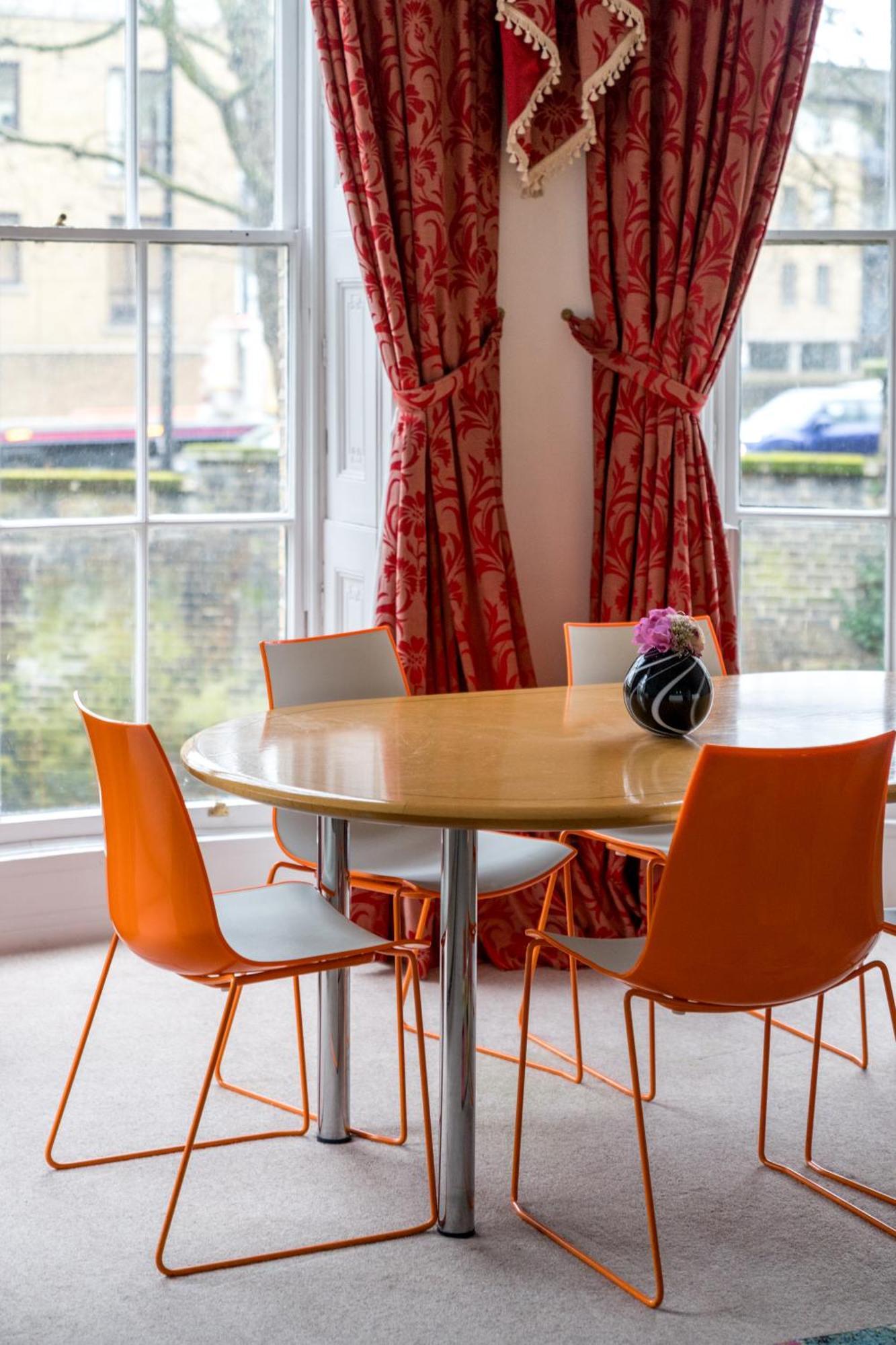 Larger Groups Close To O2 Arena Excel Canary Wharf With Wifi And Parking Within Mins Walk To Drl & Jubilee Line London