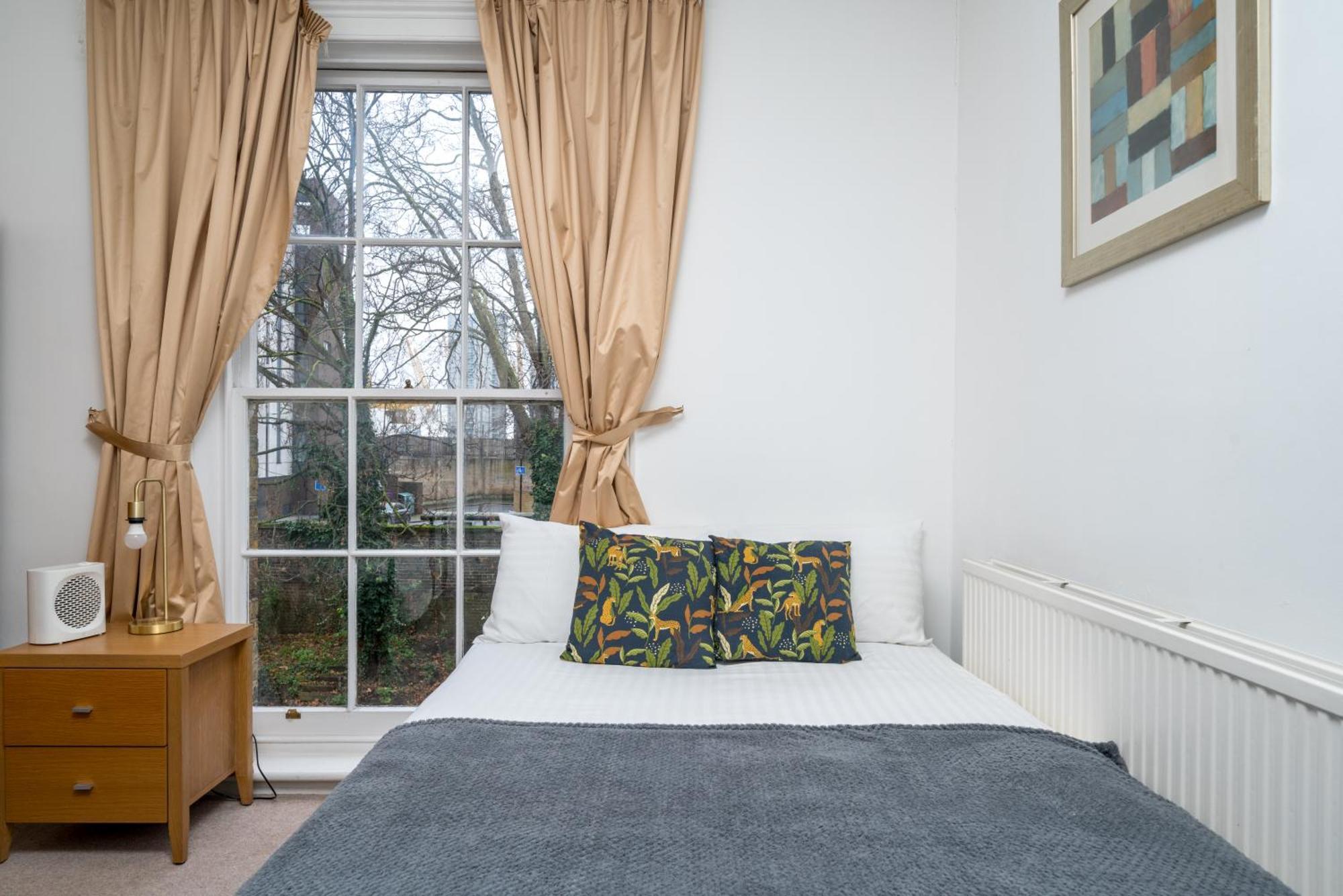 Apartment Larger Groups Close To O2 Arena Excel Canary Wharf With Wifi And Parking Within Mins Walk To Drl & Jubilee Line London