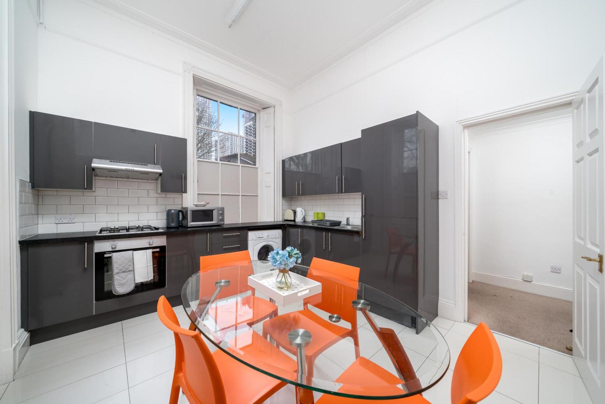 Apartment Larger Groups Close To O2 Arena Excel Canary Wharf With Wifi And Parking Within Mins Walk To Drl & Jubilee Line London