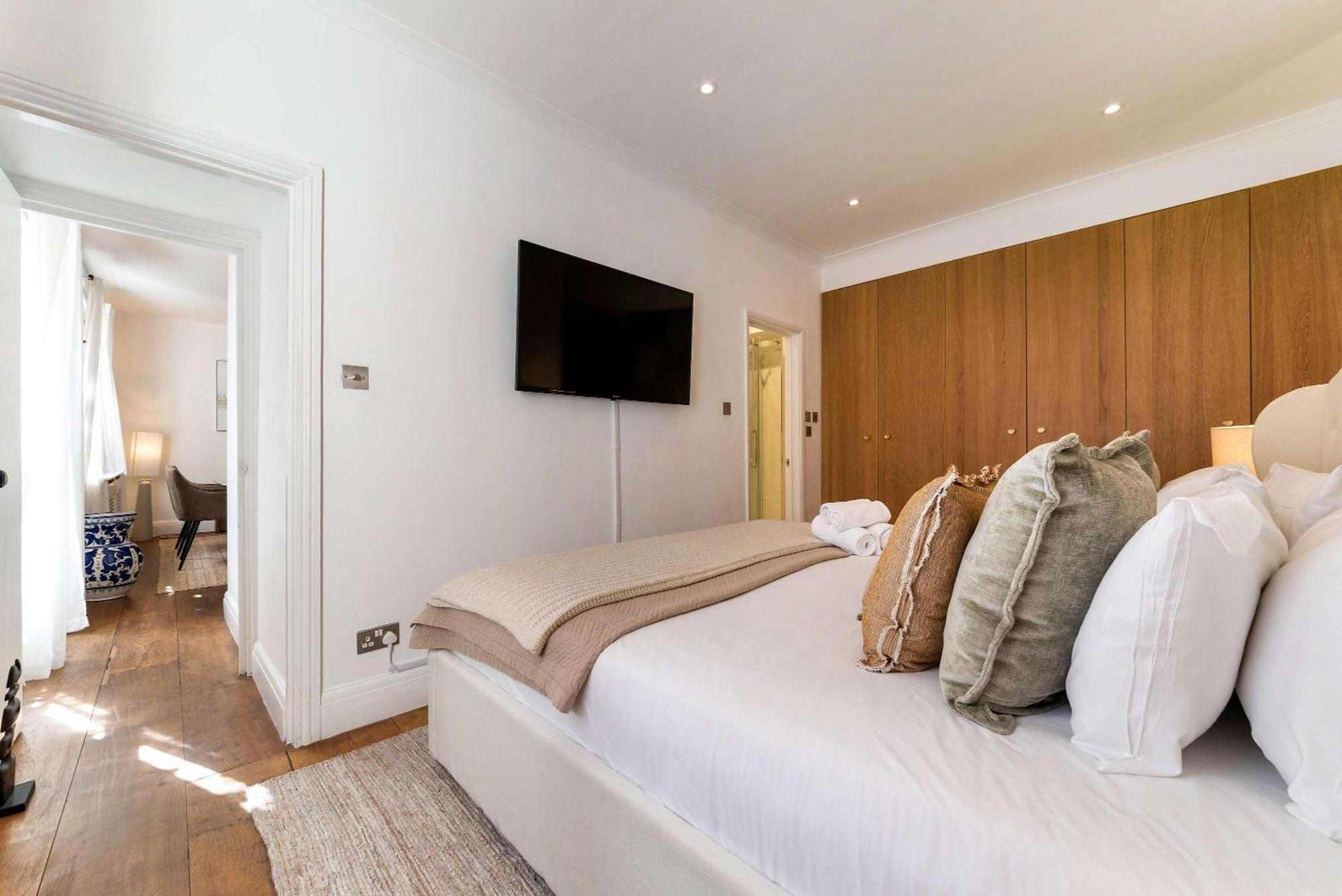 Madestays Premium Hyde Park Townhouse Holiday home London