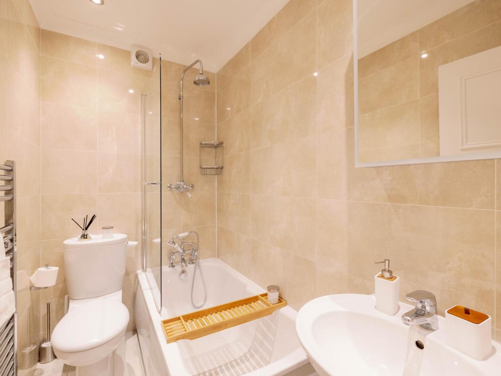 Leilighet Pass The Keys Lovely 2-bedroom Flat In Pimlico W Outdoor Patio *