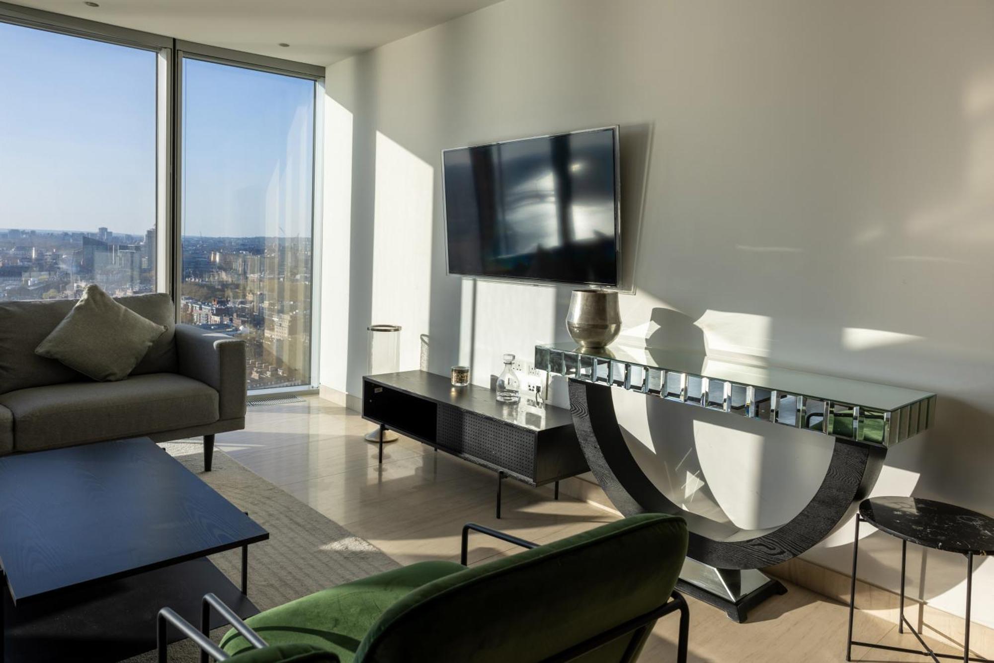 Skyline Views Luxury 3 Bedroom Free Parking Apartment London