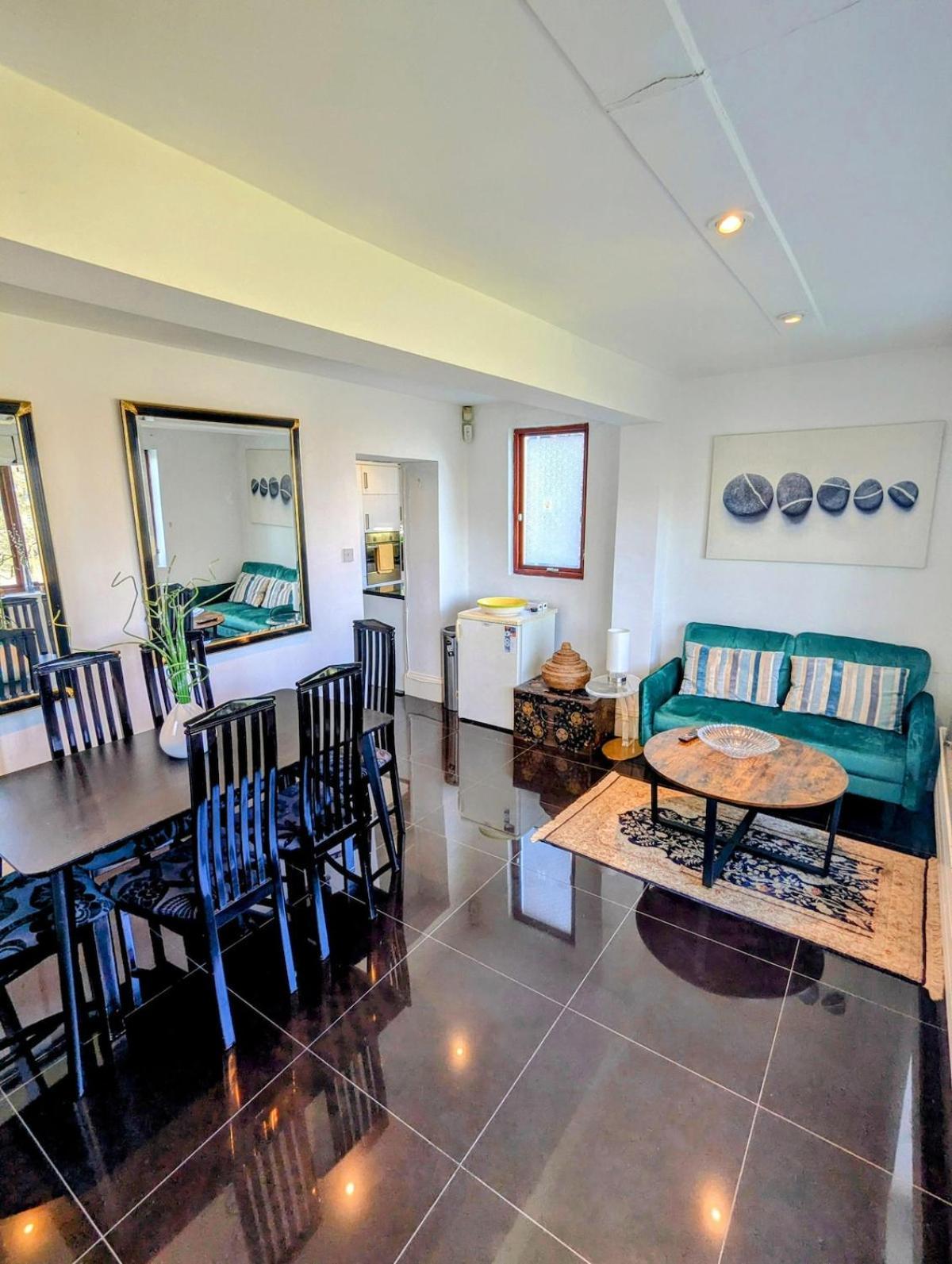 Stunning Three Bed In West Hampstead *