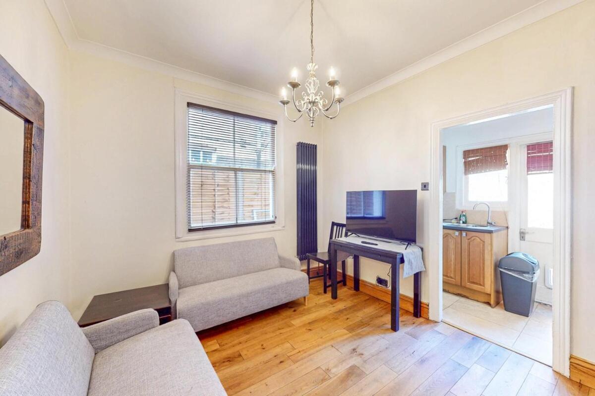 Quaint 2 Bedroom Flat -10 Min To Tower Bridge *