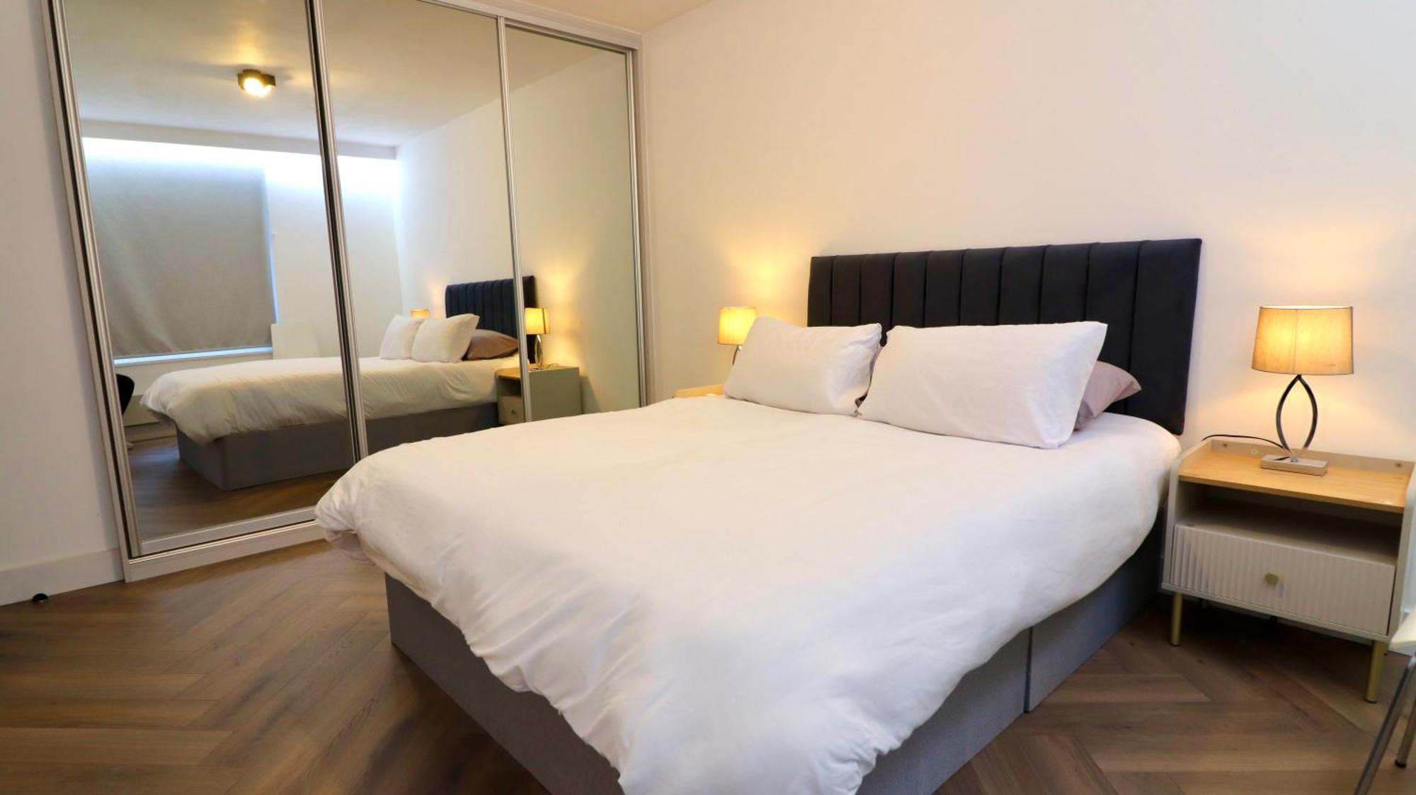 Luxury 2 Bedroom By Aljoori Apartment *