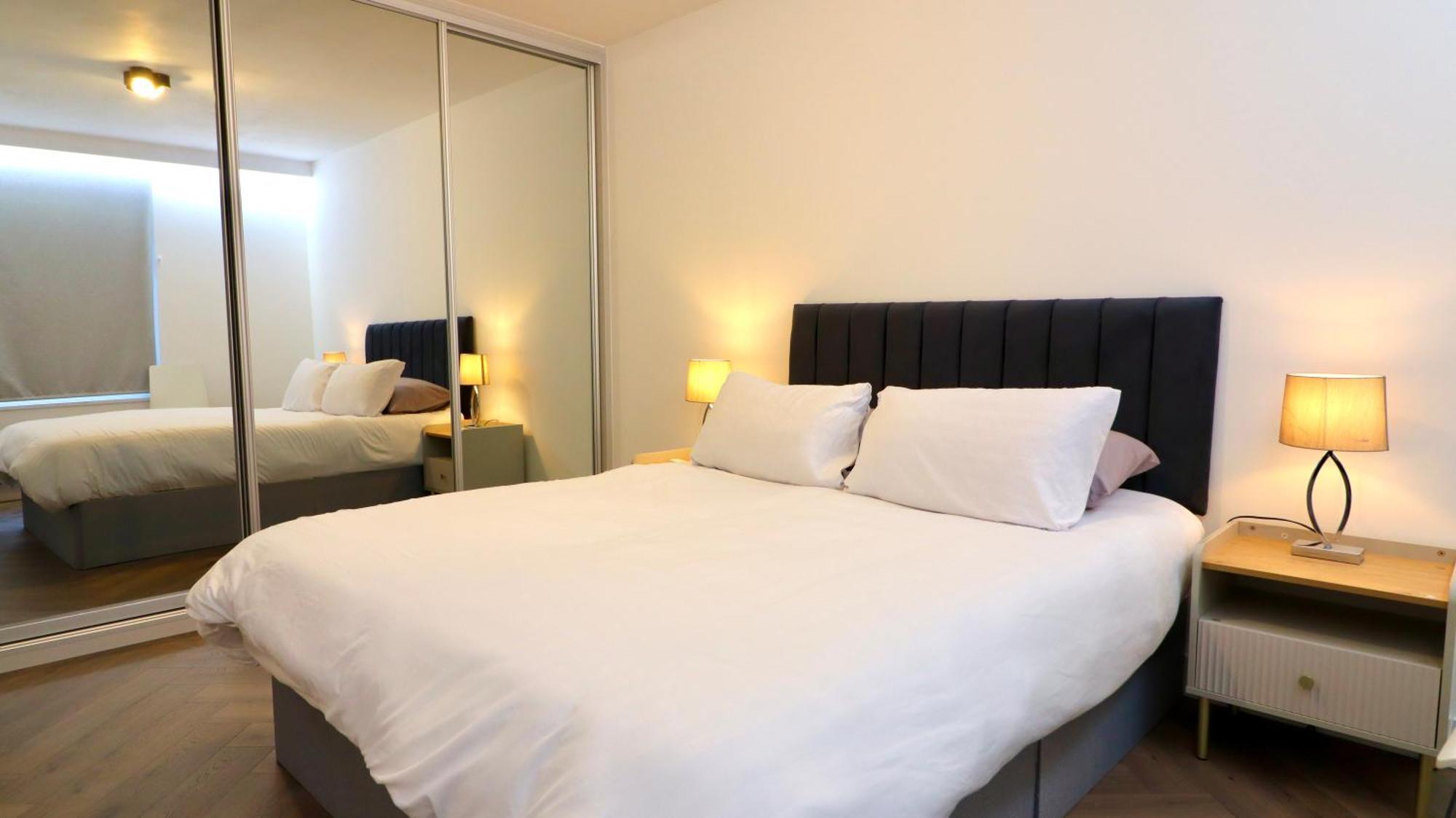 Apartment Luxury 2 Bedroom By Aljoori London