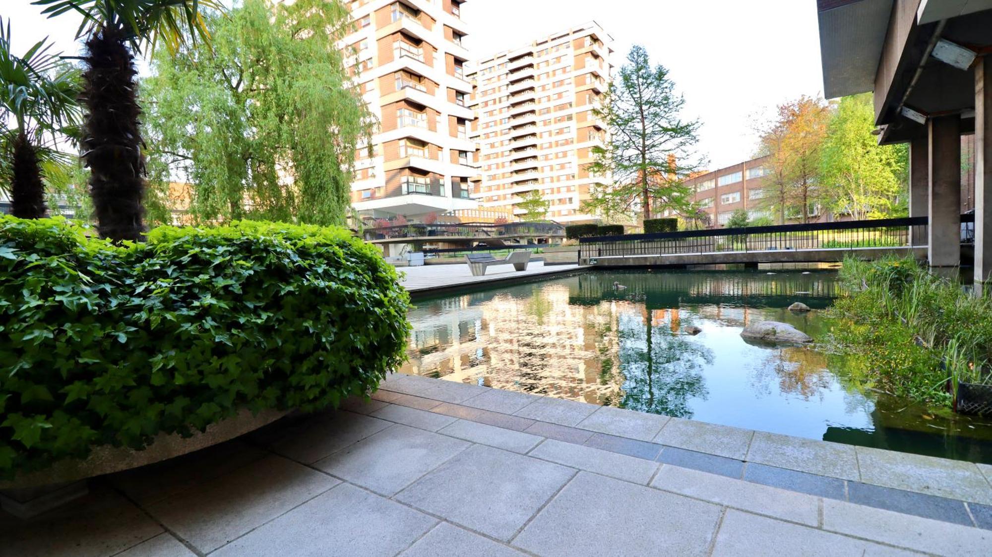 Luxury 2 Bedroom By Aljoori Apartment