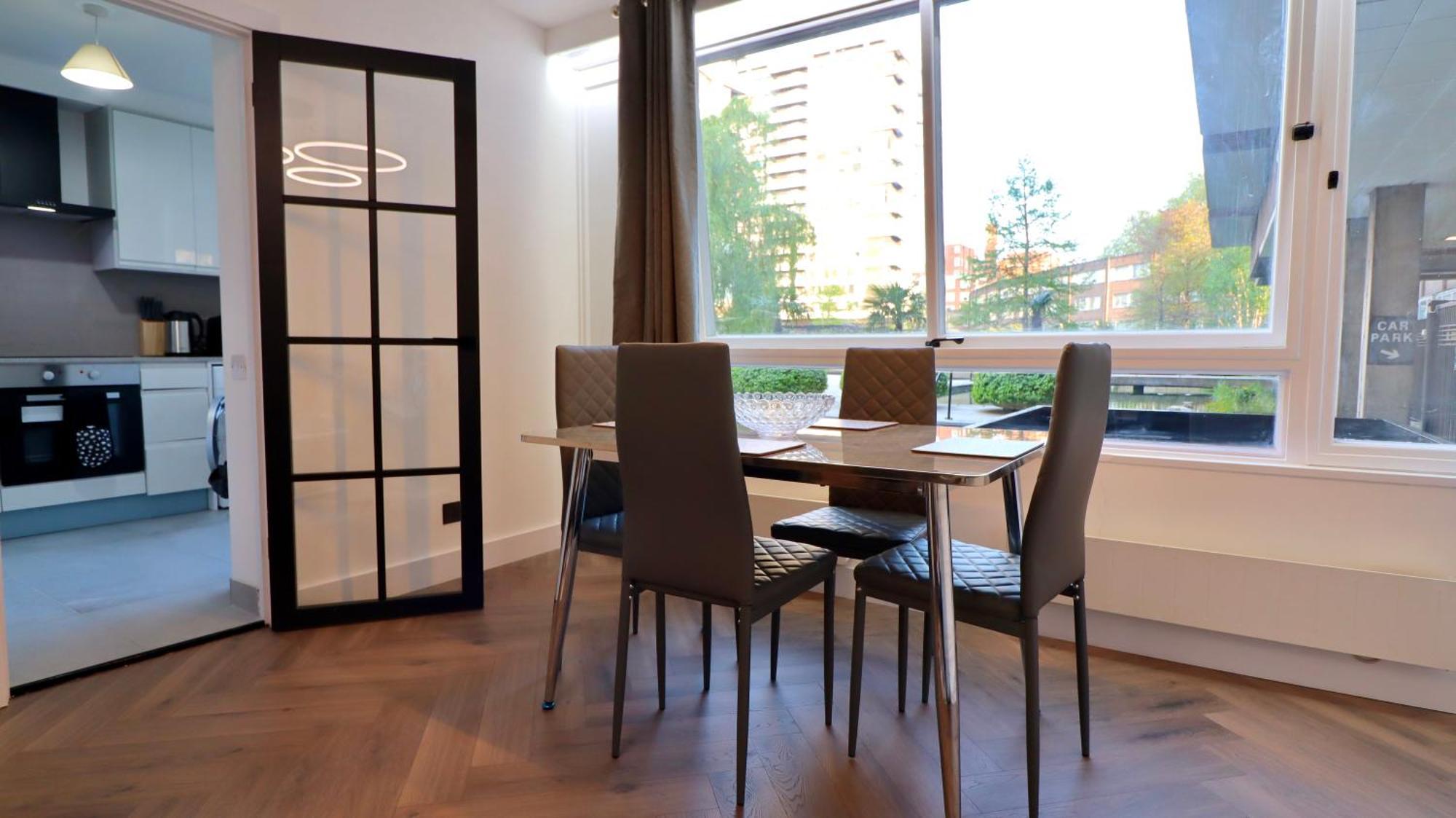 Luxury 2 Bedroom By Aljoori Apartment *
