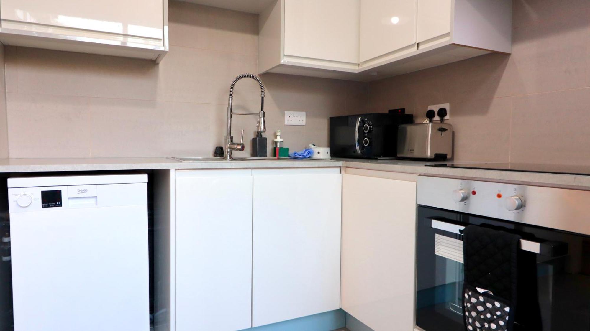 Luxury 2 Bedroom By Aljoori London