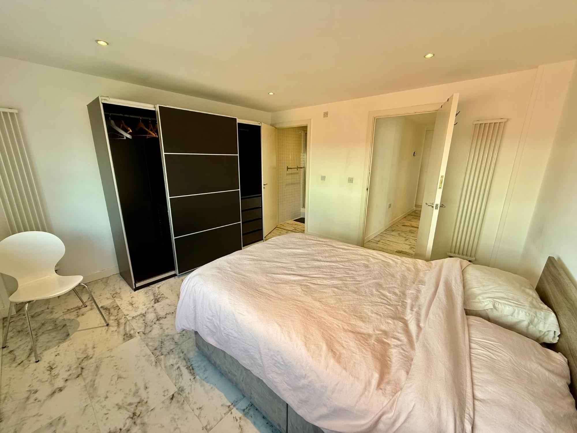 Deluxe Entire With 2x Bedrooms, 2x Bathrooms And A Big Living In The Olympic Park And Westfield At Stratford Leilighetshoteller London