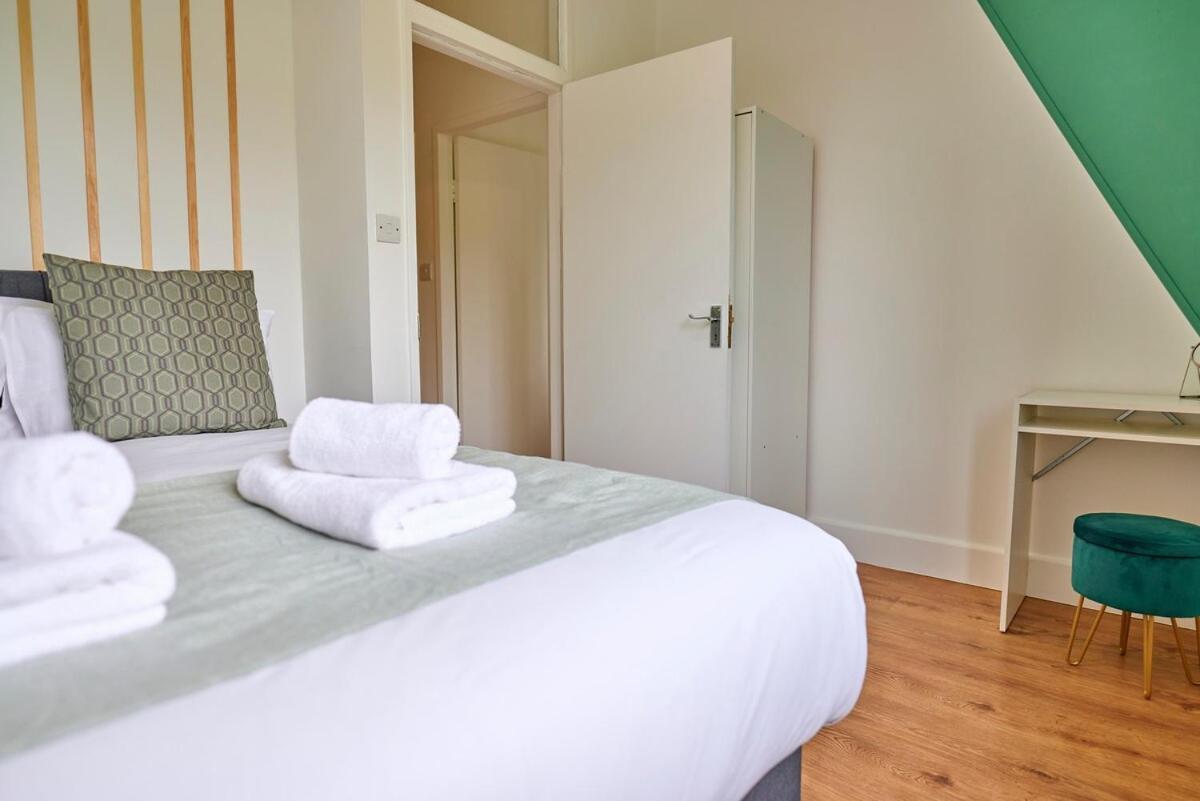 Elegant 3-bed Flat In Bayswater! London