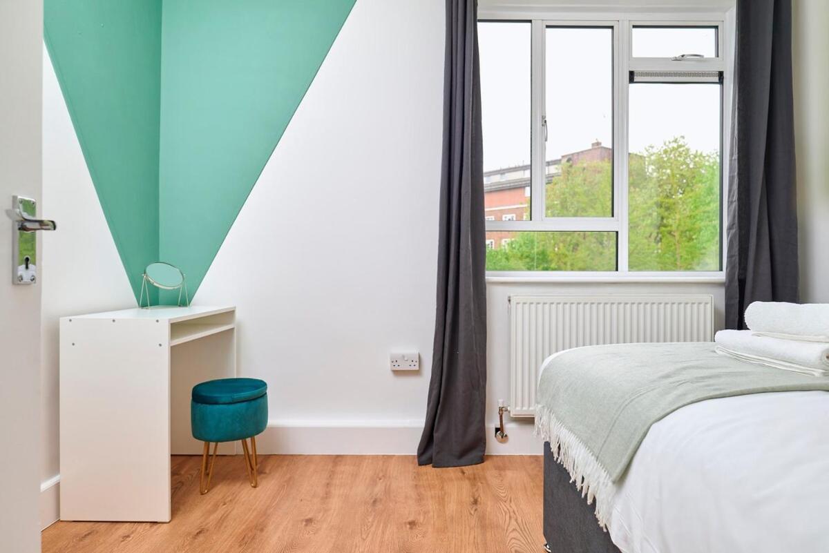 Elegant 3-bed Flat In Bayswater! London