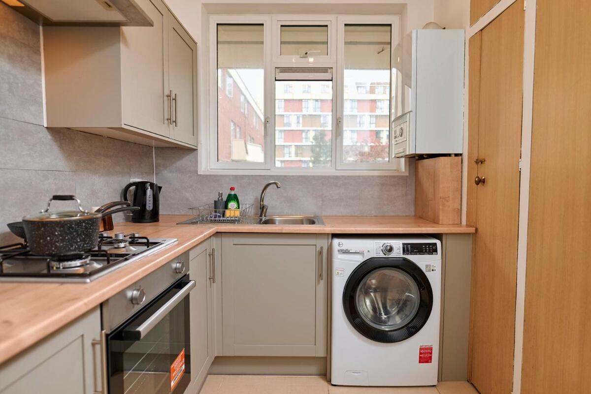 Elegant 3-bed Flat In Bayswater! London