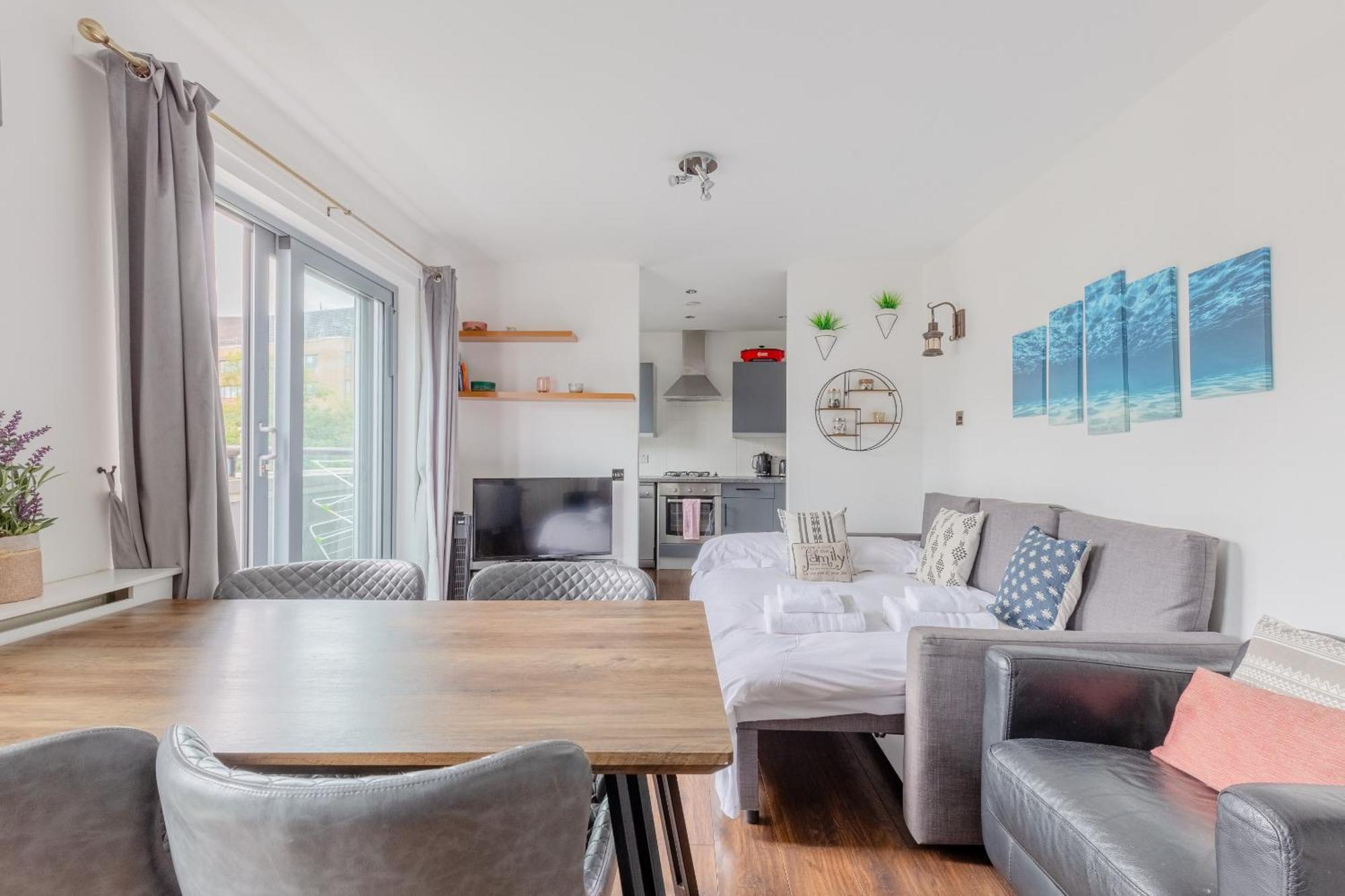 Bright 2 Bedroom Flat In Lambeth With Balcony