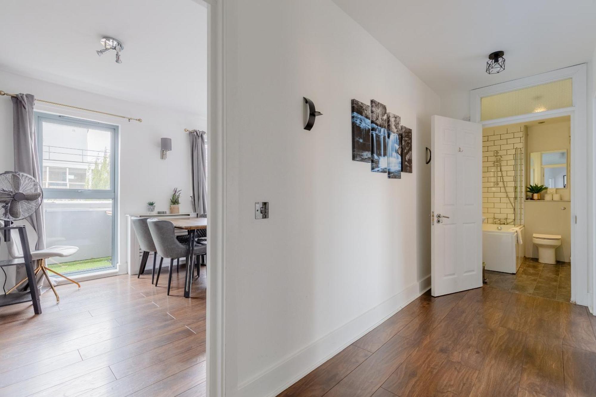 Bright 2 Bedroom Flat In Lambeth With Balcony *