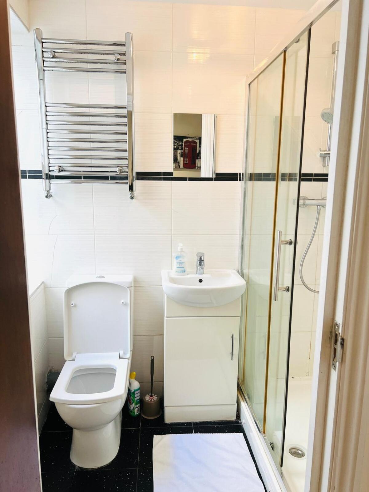 Beautiful One Bedroom Flat In Location Apartment