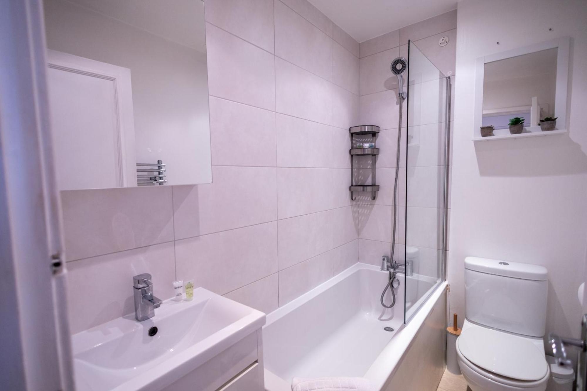 Westfield Shopping, 2 Min Apartamento Londres