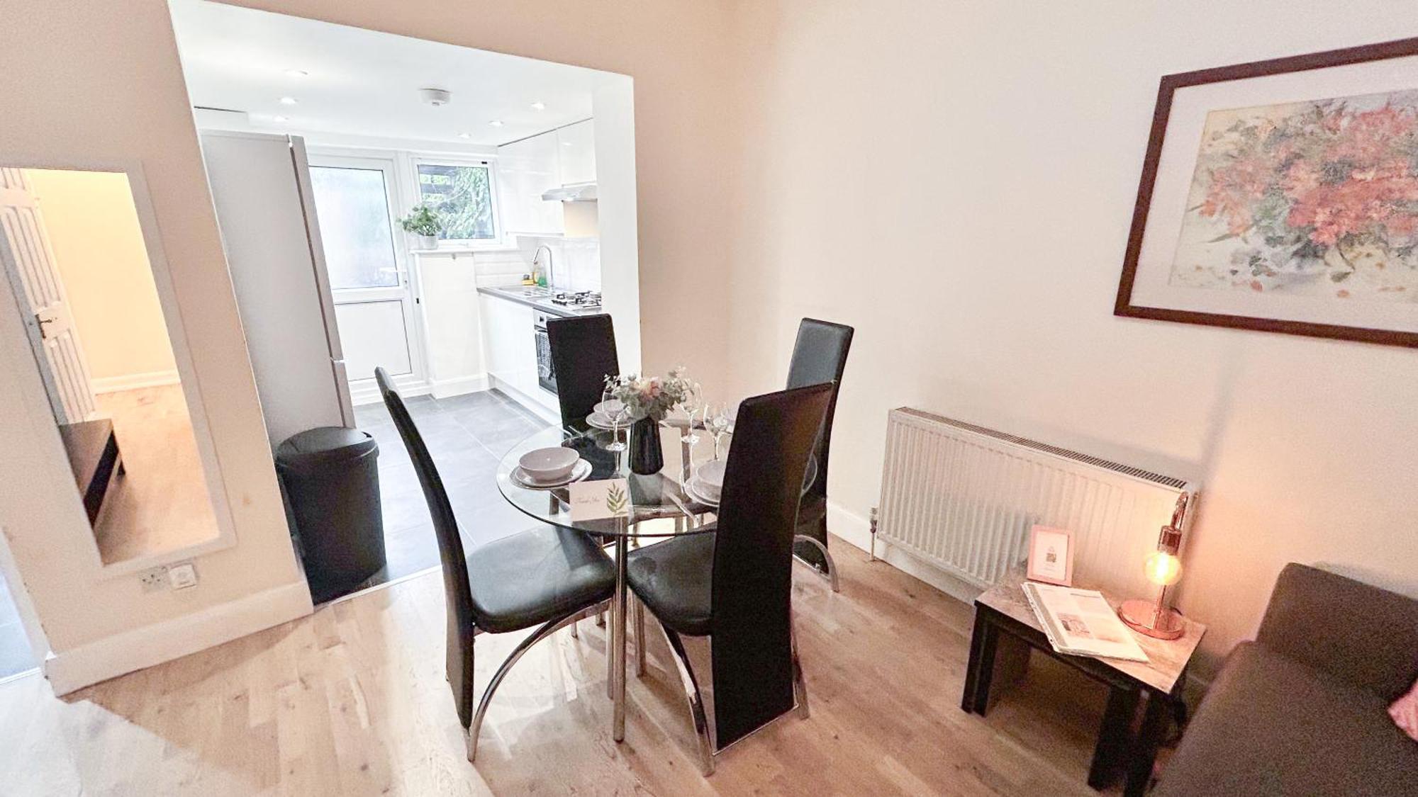 1-bedroom Flat With Small Garden & Paid Parking In Finsbury Park, Highbury Apartment London