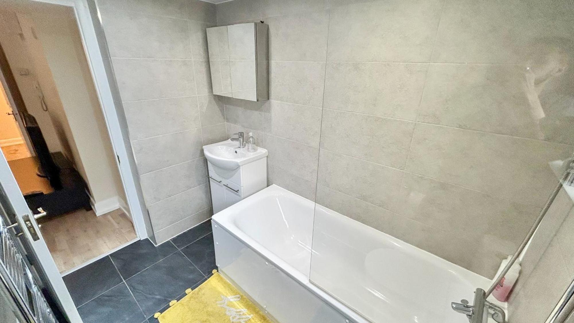Apartment 1-bedroom Flat With Small Garden & Paid Parking In Finsbury Park, Highbury London