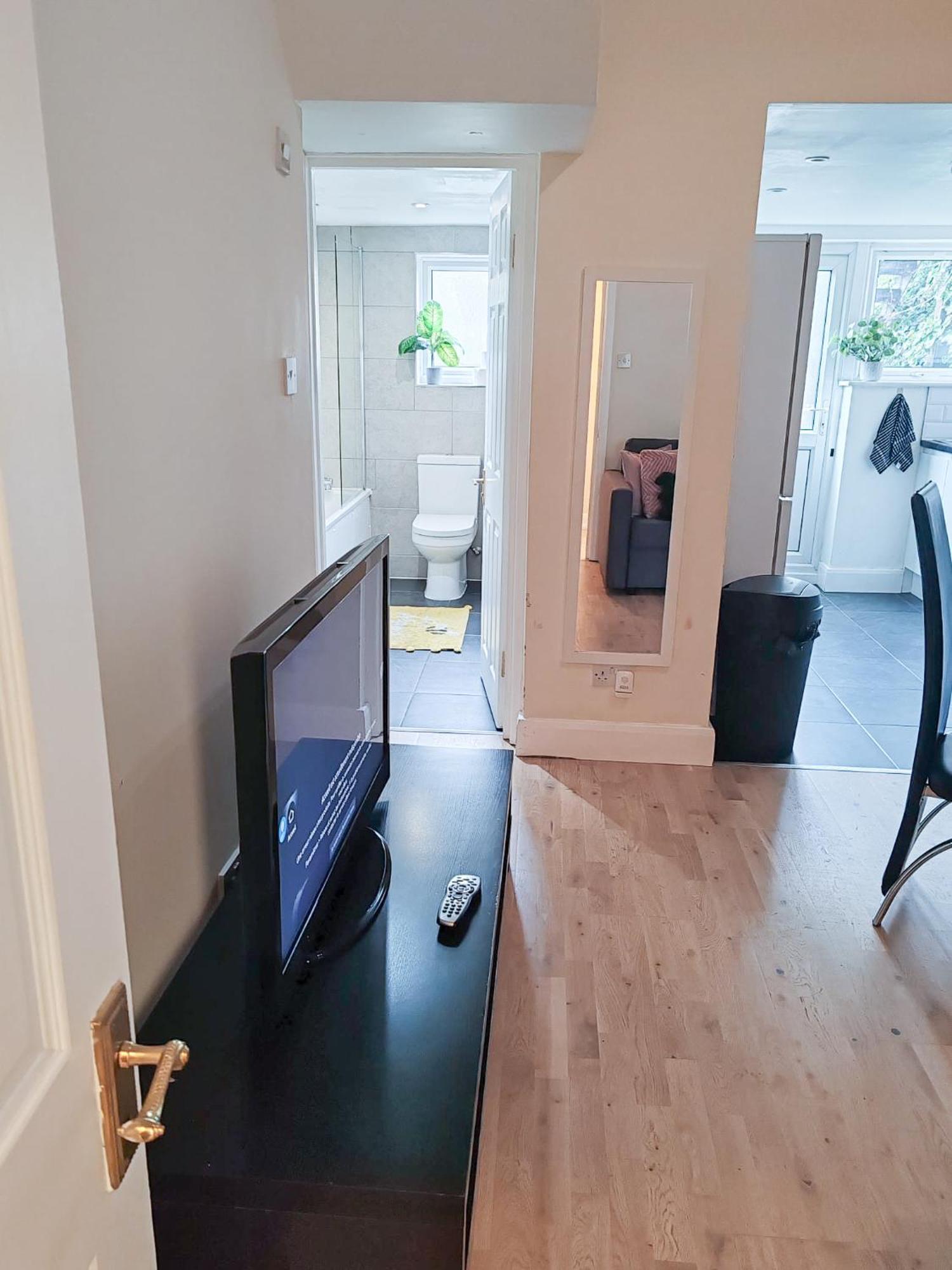 Apartment 1-bedroom Flat With Small Garden & Paid Parking In Finsbury Park, Highbury *