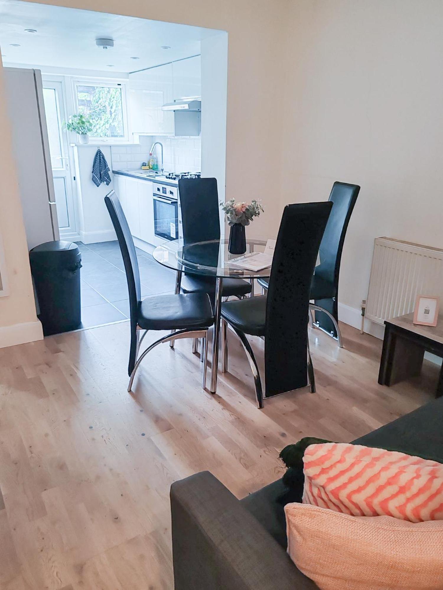 1-bedroom Flat With Small Garden & Paid Parking In Finsbury Park, Highbury Apartment