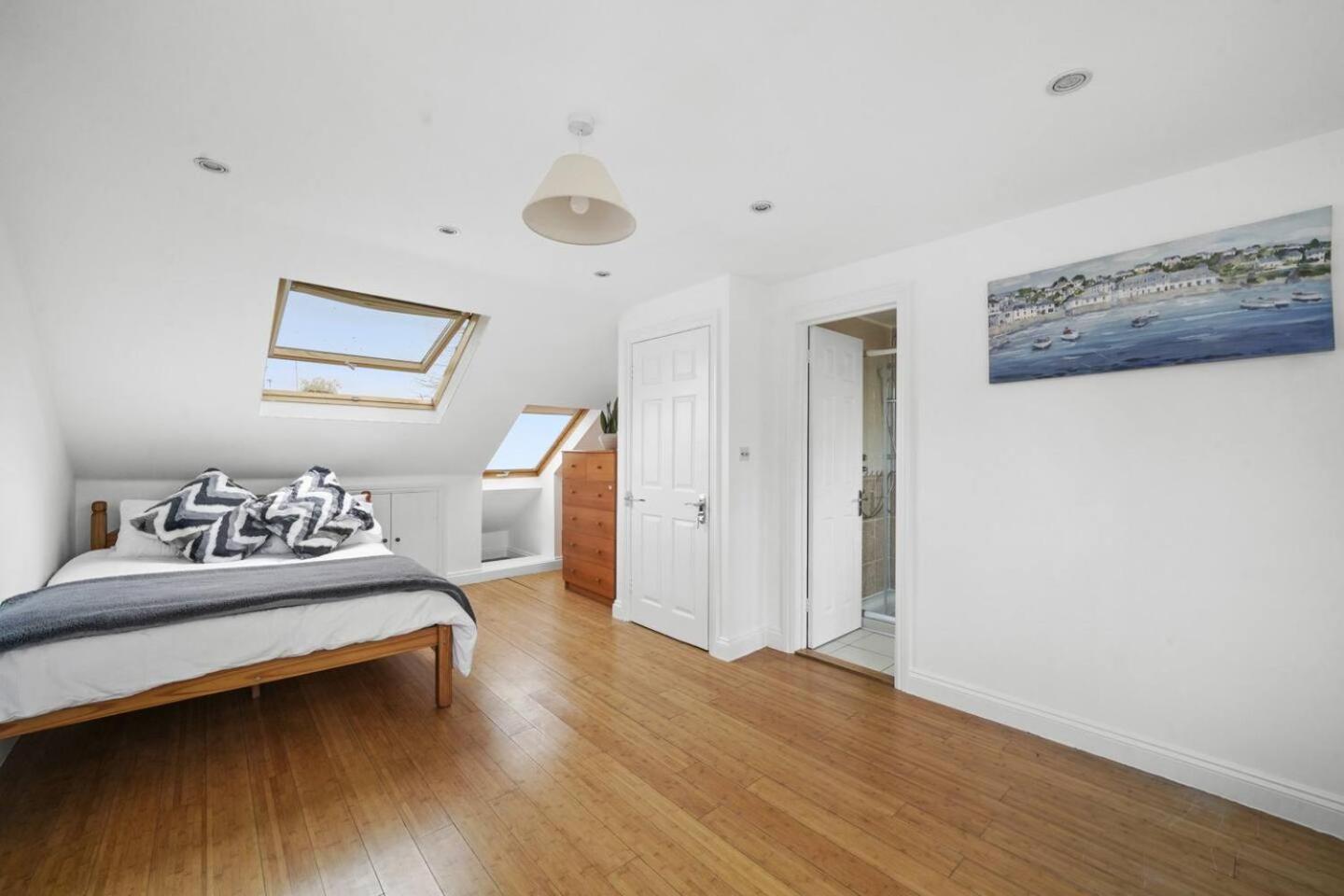 Hanger Lane Hububb Apartment *