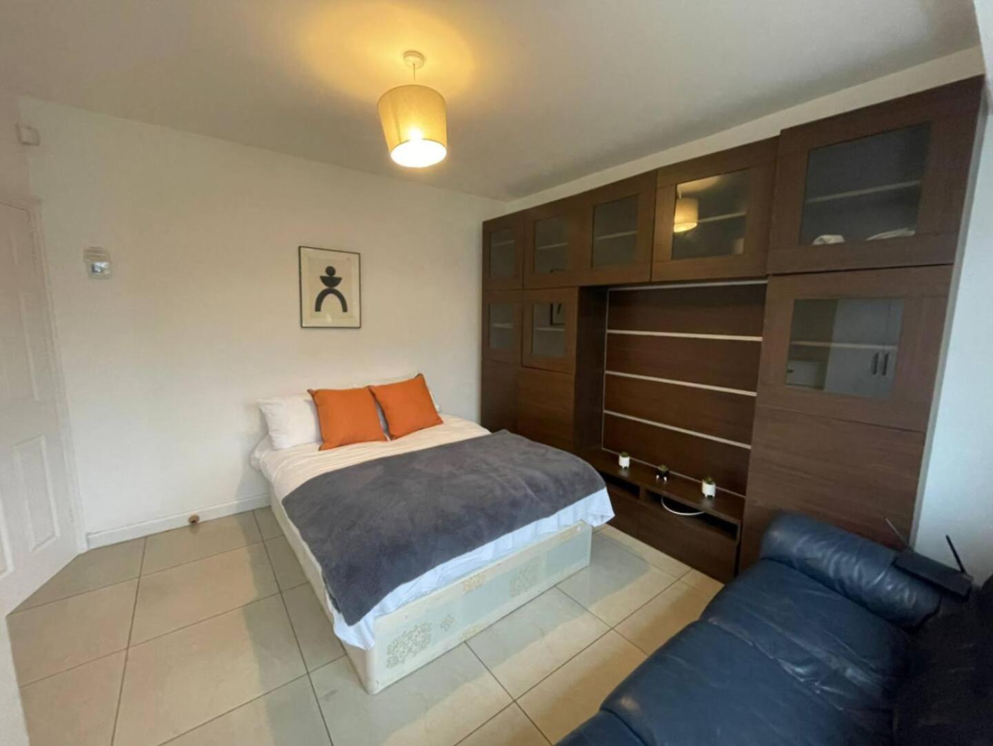 Hanger Lane Hububb Apartment London