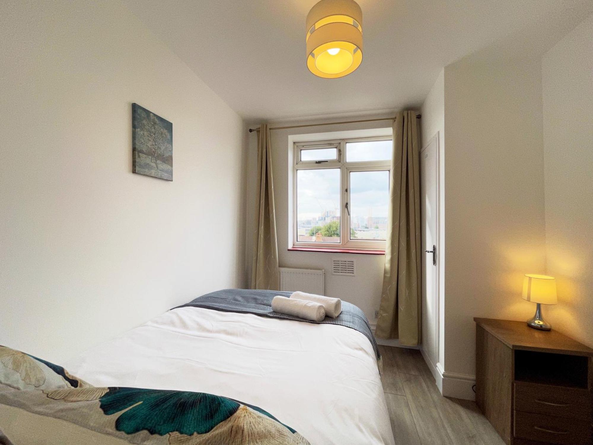 Sofia Place In Vauxhall - 3 Double Beds, 1 Sofa Bed, Spacious *