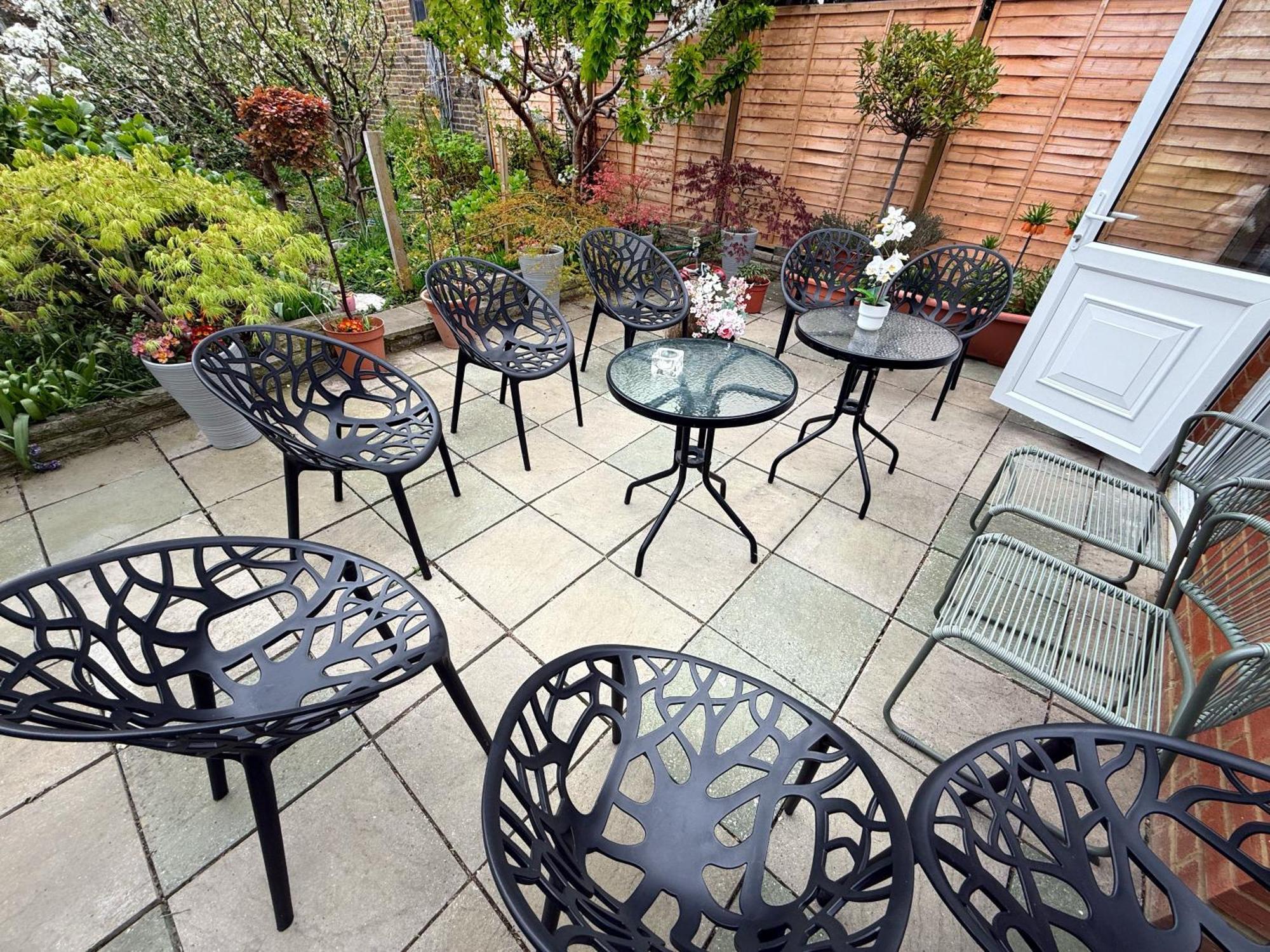 Pensión Luxurious House Near Excel- Air Conditioning, 9 Beds, 2 Baths, Garden, Fast Wifi Londres
