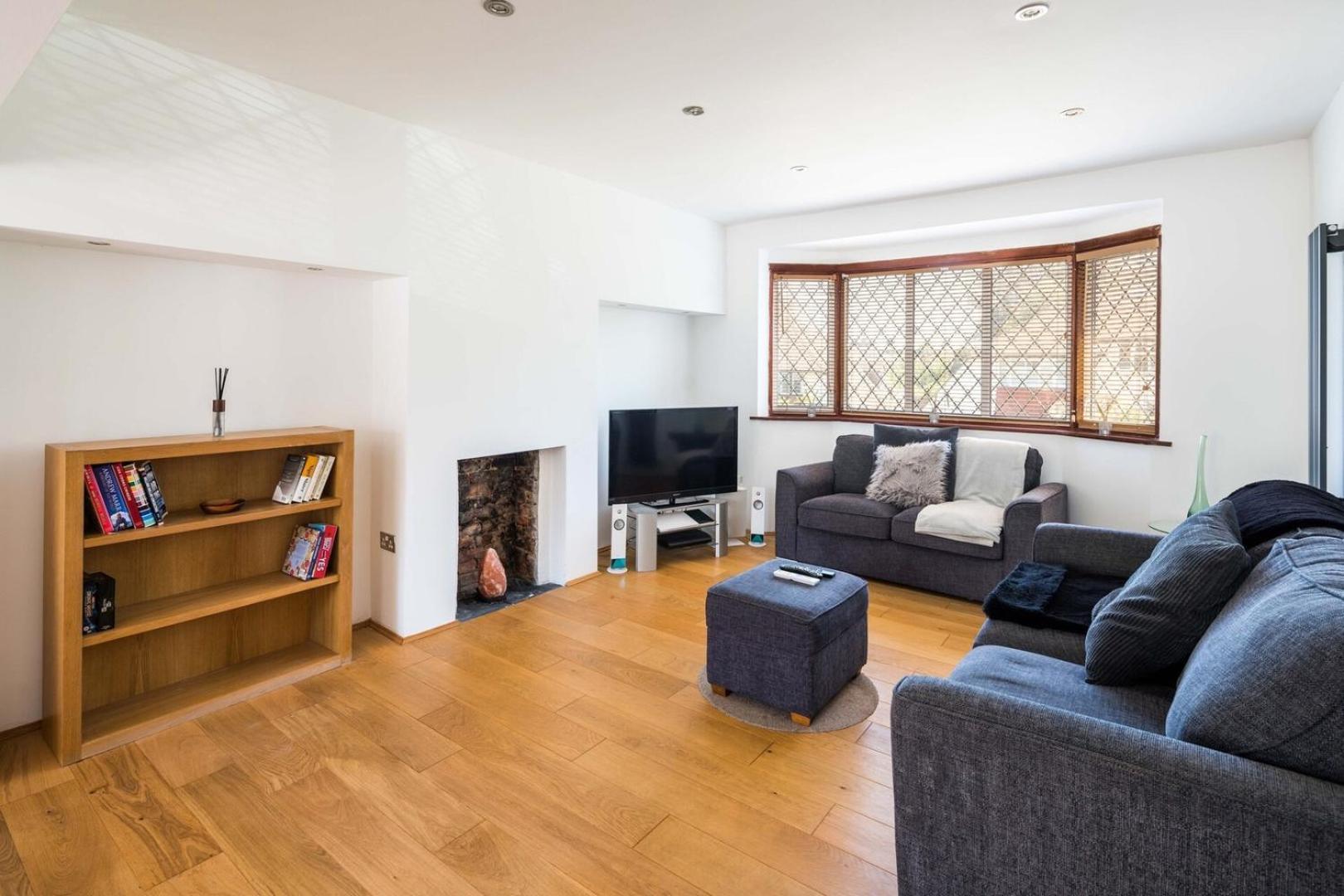 Vakantiehuis Elegant 2bd House With Garden And Decked Patio