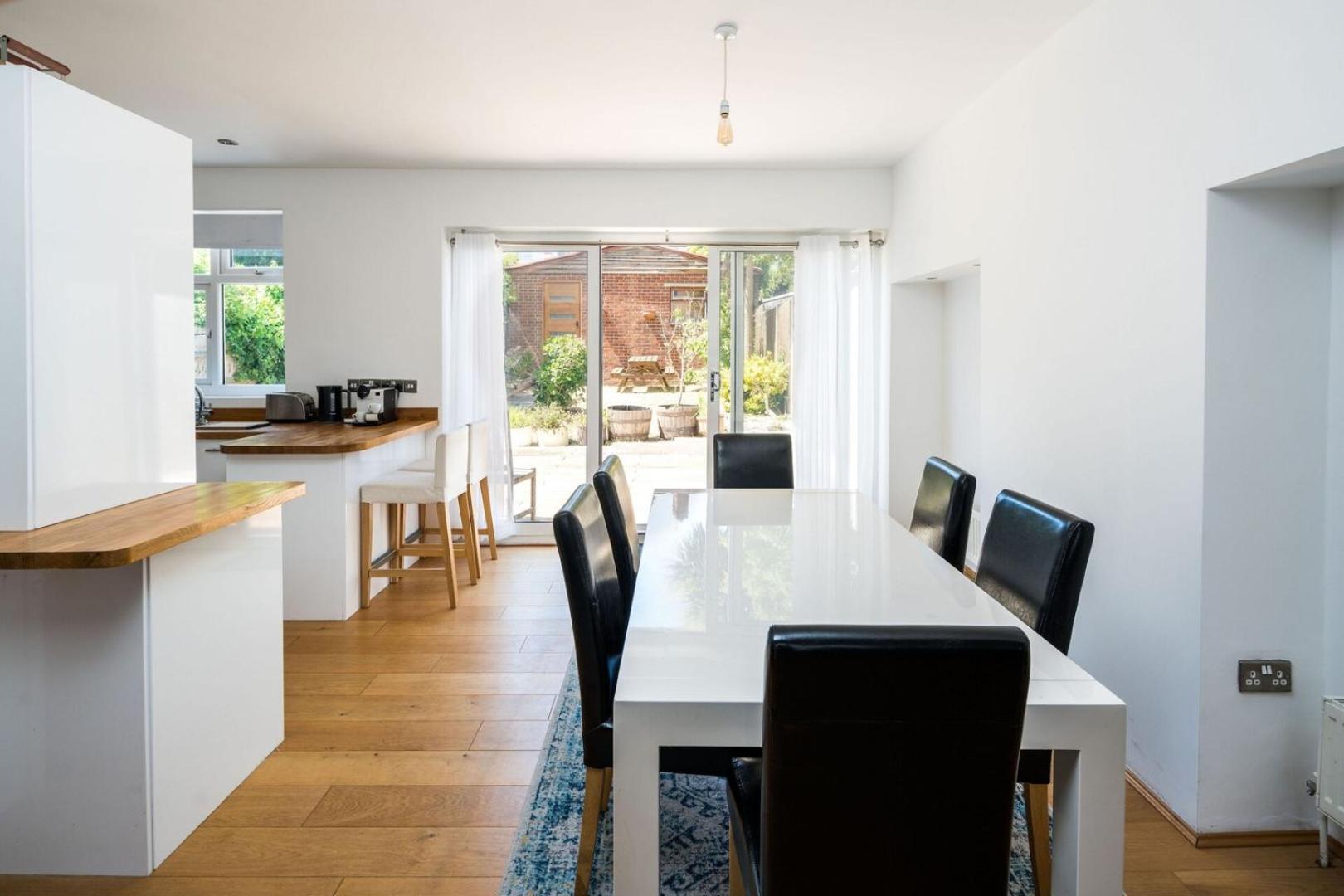 Elegant 2bd House With Garden And Decked Patio Vakantiehuis Londen