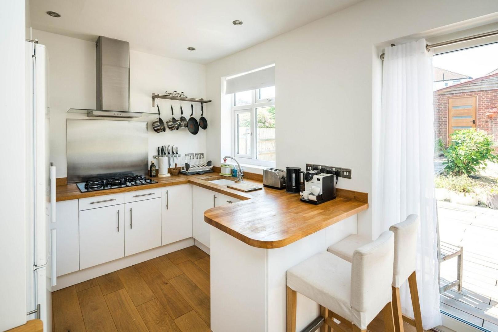 Elegant 2bd House With Garden And Decked Patio Vakantiehuis