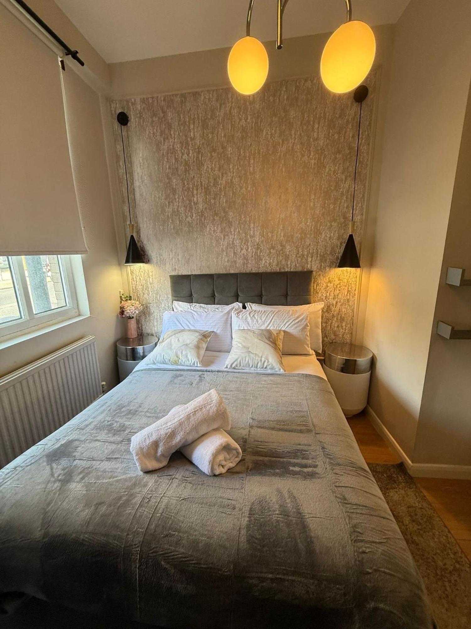 A1-1 Bed Ground Floor Flat In Elephant Castle Apartment *