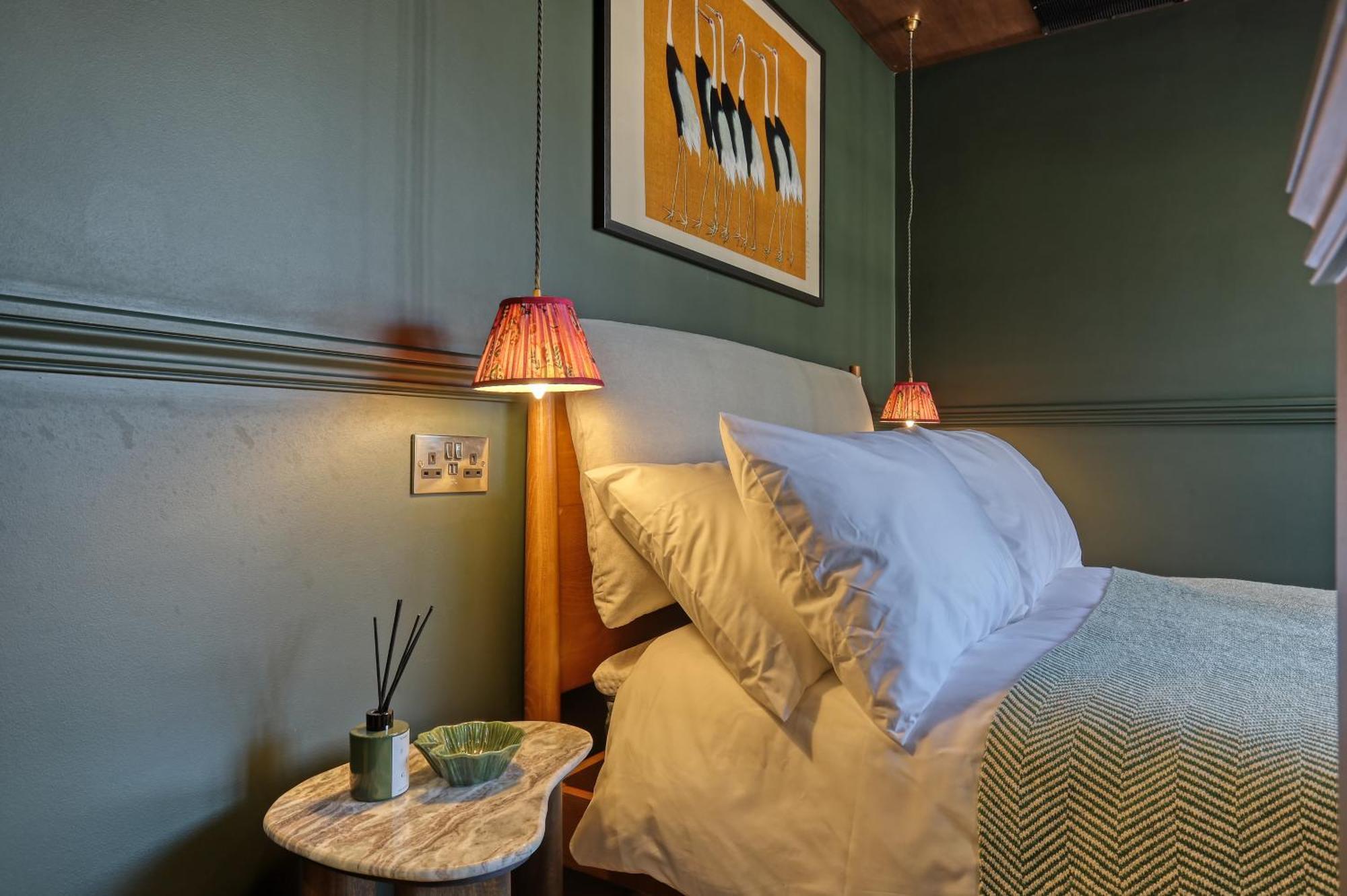 The Carlton Tavern 5* London