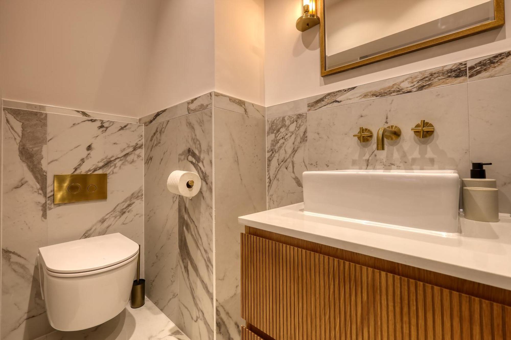 The Carlton Tavern 5* London