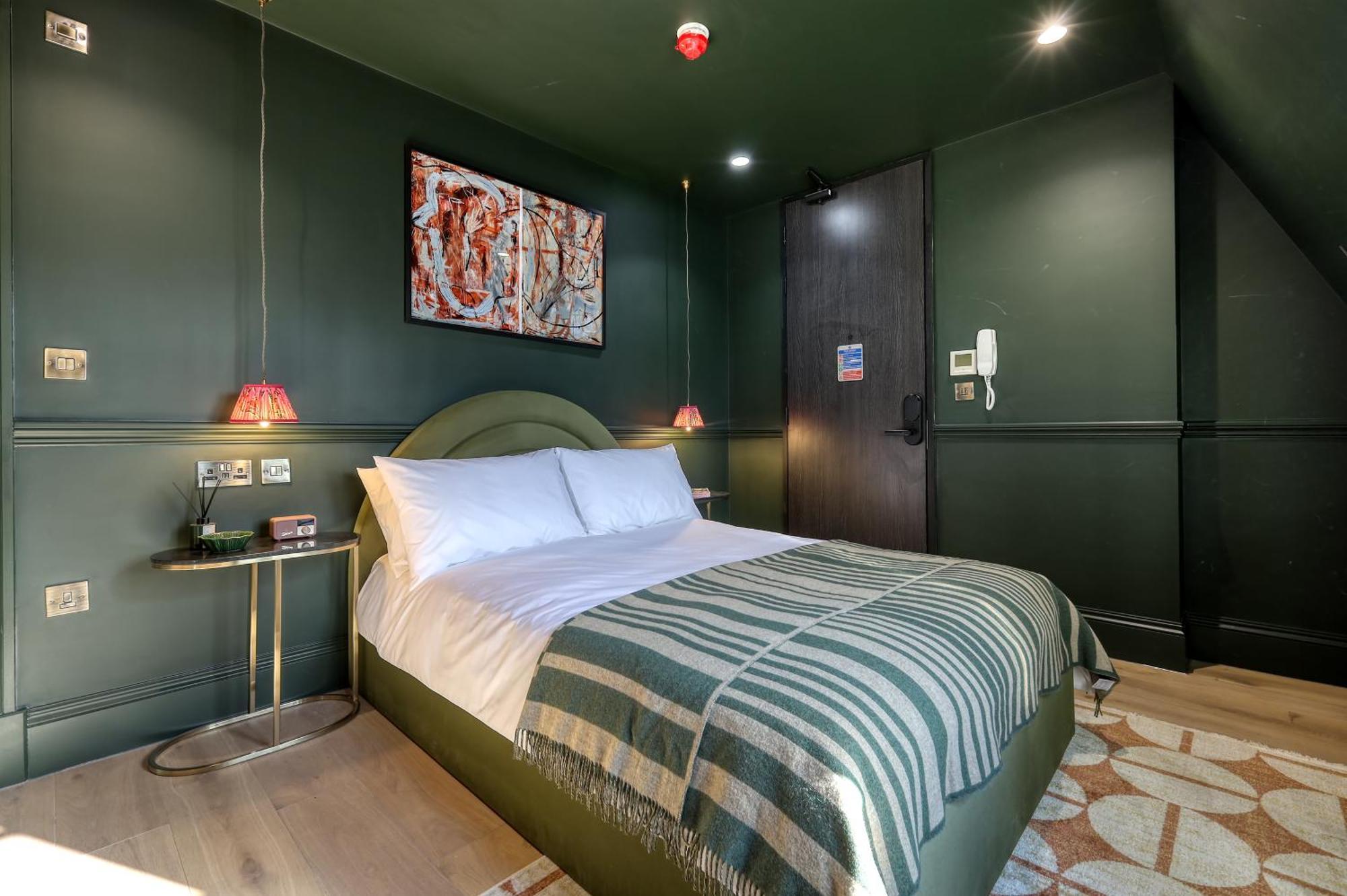 The Carlton Tavern 5* London