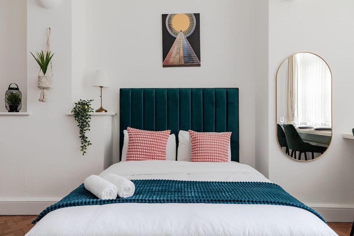 The Earl's Court Haven Apartment London