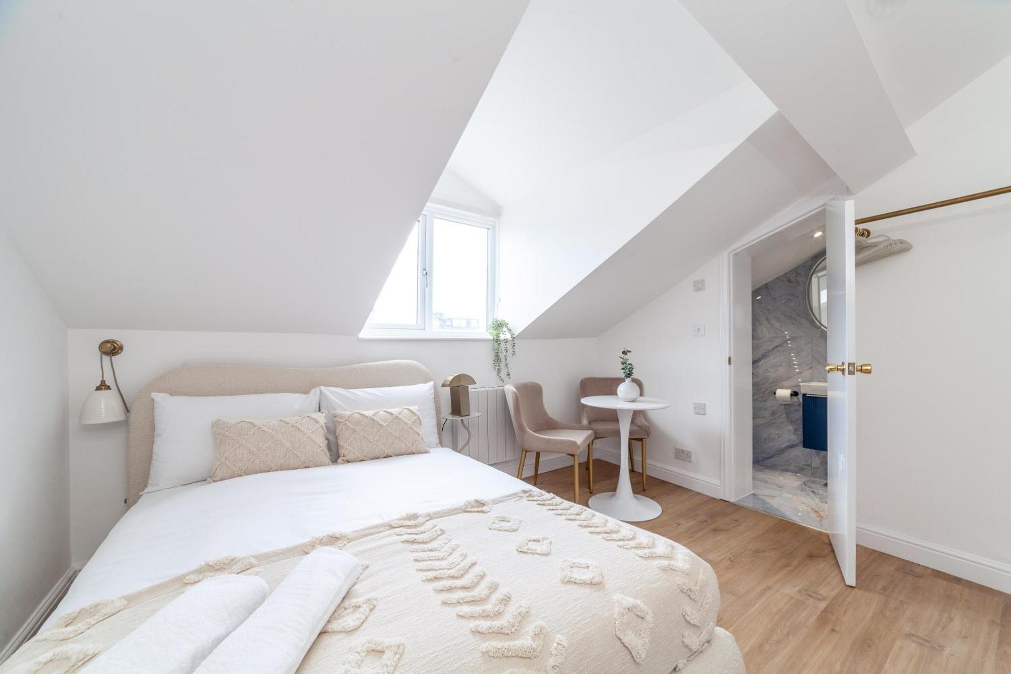 Stunning Serviced W Great Location - Perfect For Corporate,contractors And Leisure Clients- Off Street Parking Available London