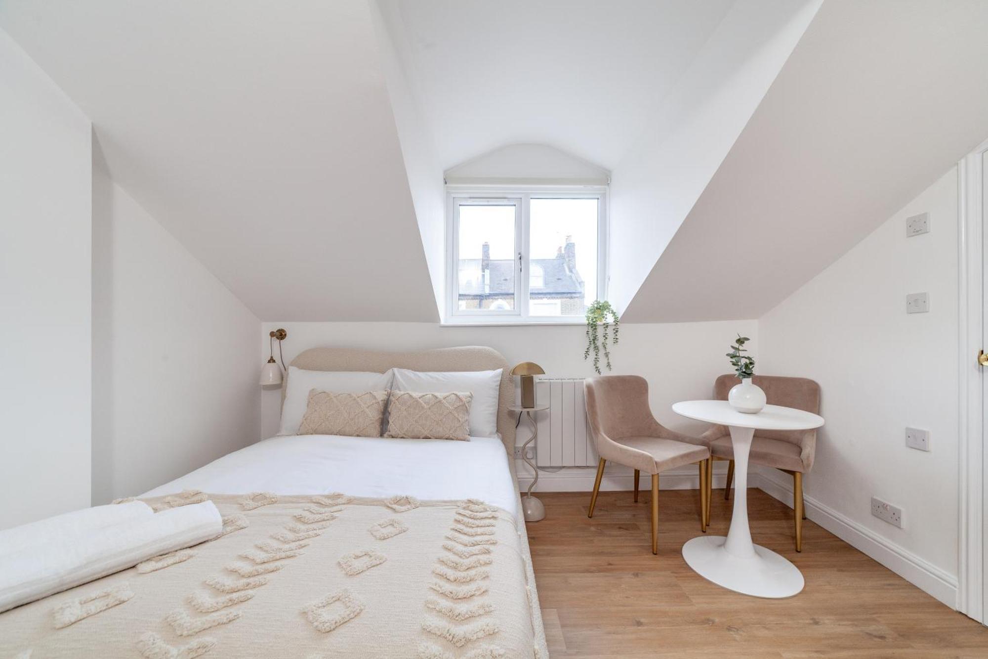 Apartment Stunning Serviced W Great Location - Perfect For Corporate,contractors And Leisure Clients- Off Street Parking Available London