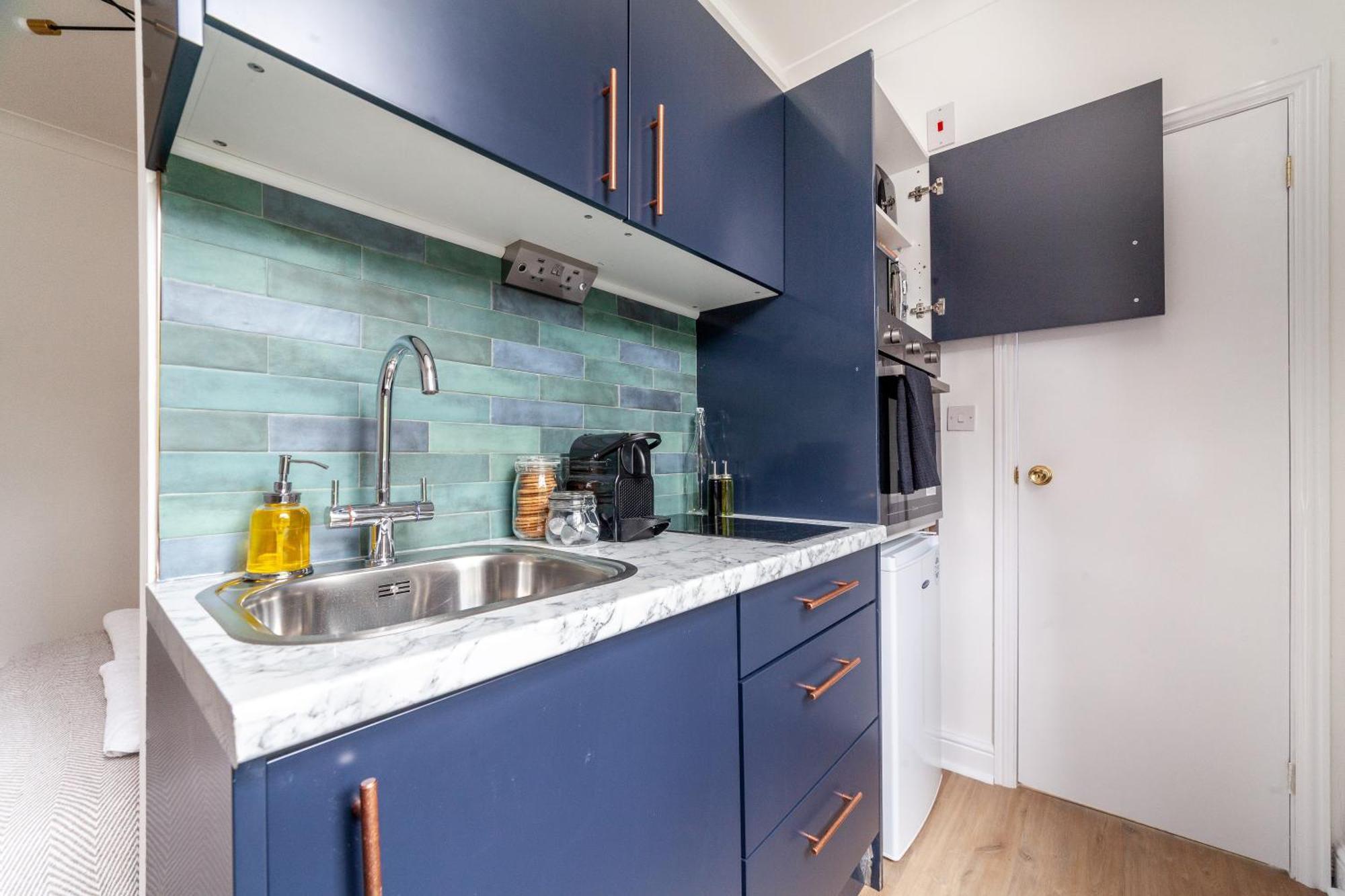 Stunning Serviced W Great Location - Perfect For Corporate,contractors And Leisure Clients- Off Street Parking Available * London