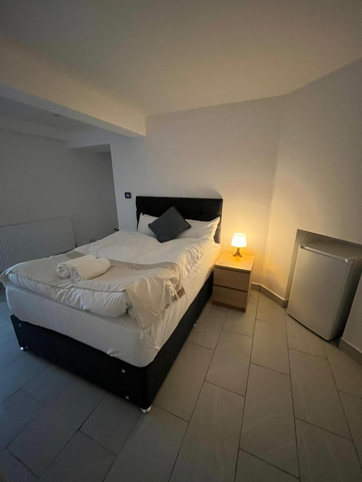 Bell Street 2 Bedroom Flat B * London