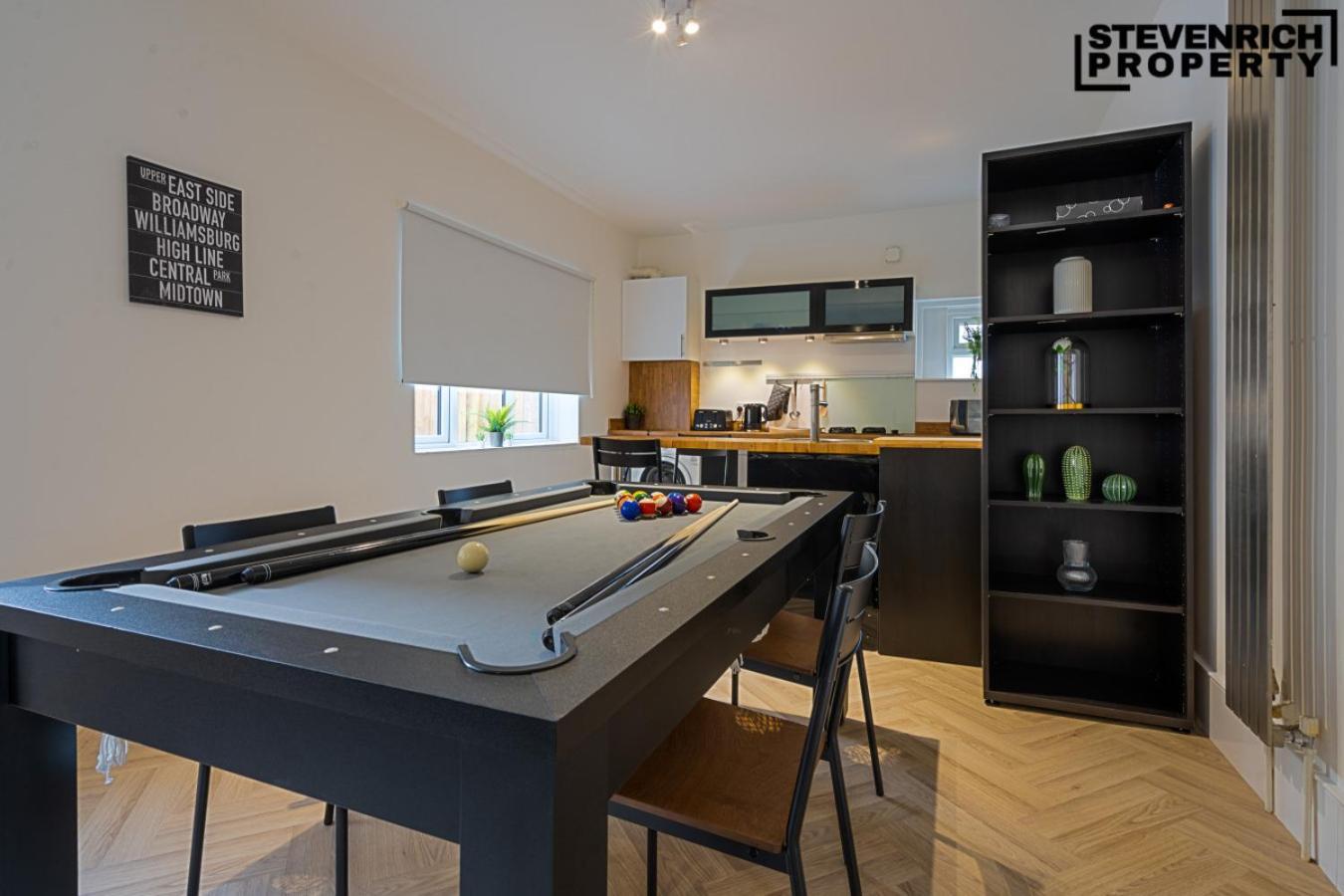 Pool Table High End Apartment 2 Beds 4 Guests Wifi Apartment *