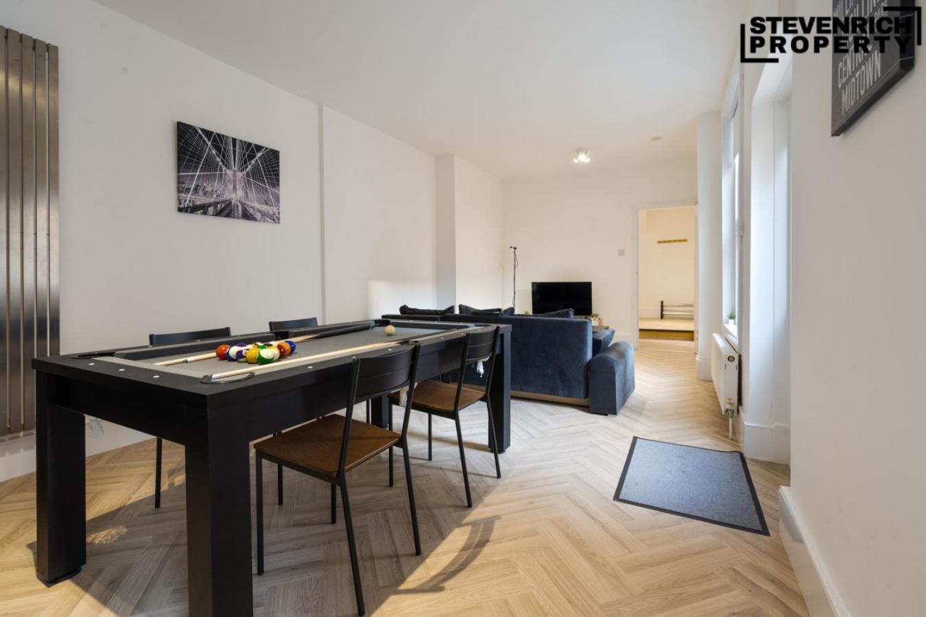 Pool Table High End Apartment 2 Beds 4 Guests Wifi London